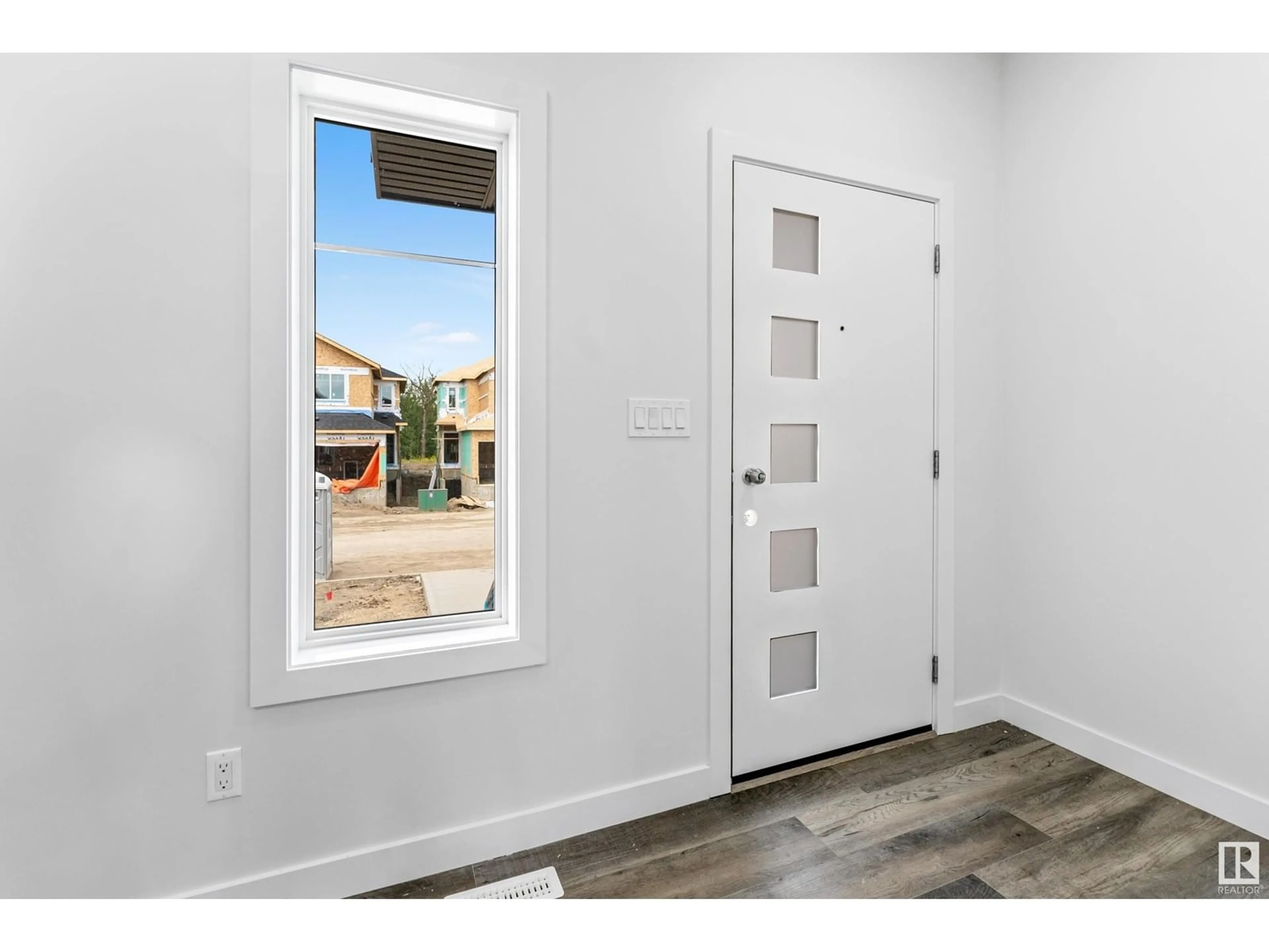 Indoor entryway for 58 PATRIOT WAY, Spruce Grove Alberta T7X2W6