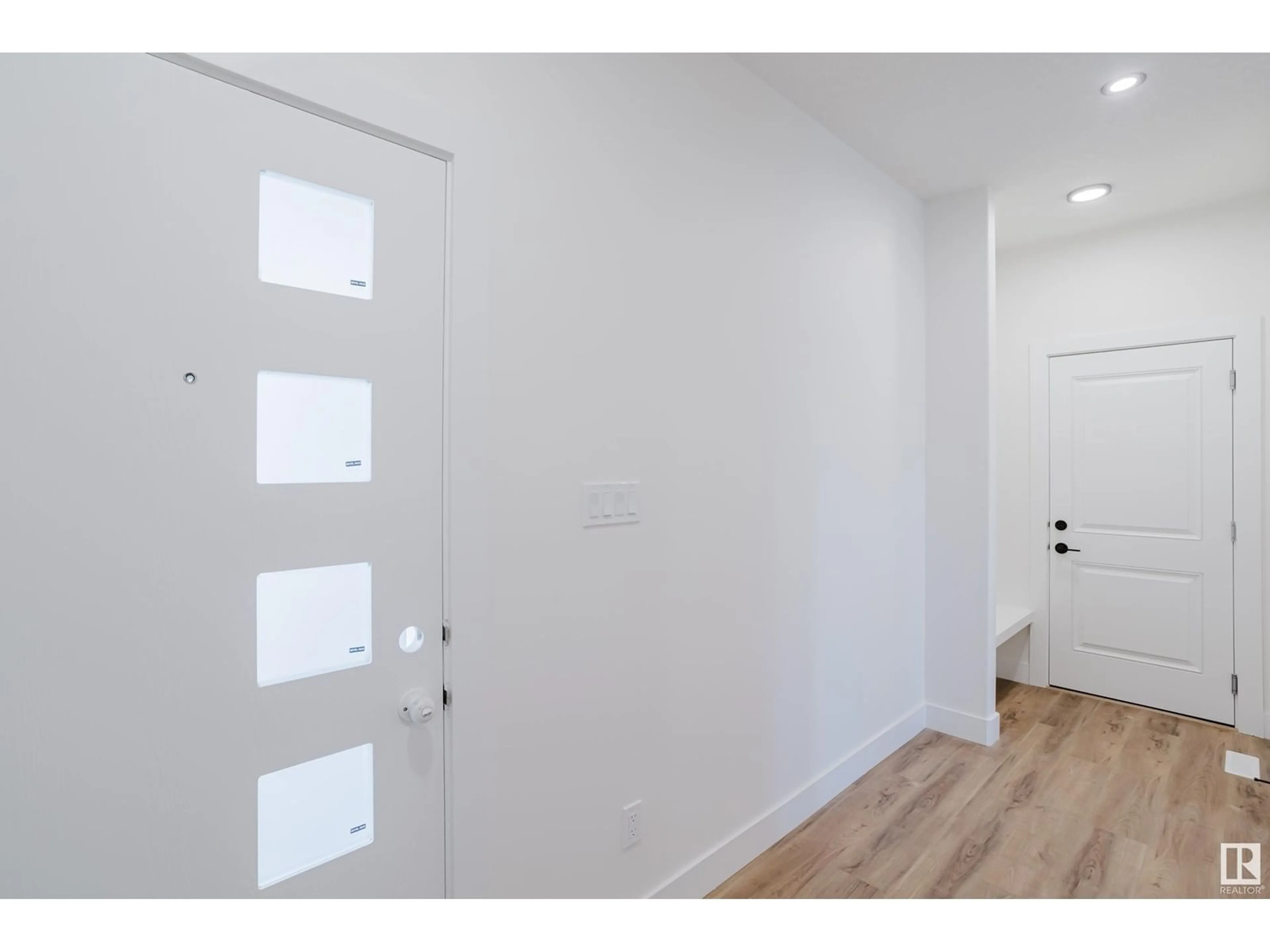 Indoor entryway for NW - 18903 24 AV, Edmonton Alberta T6M3H9