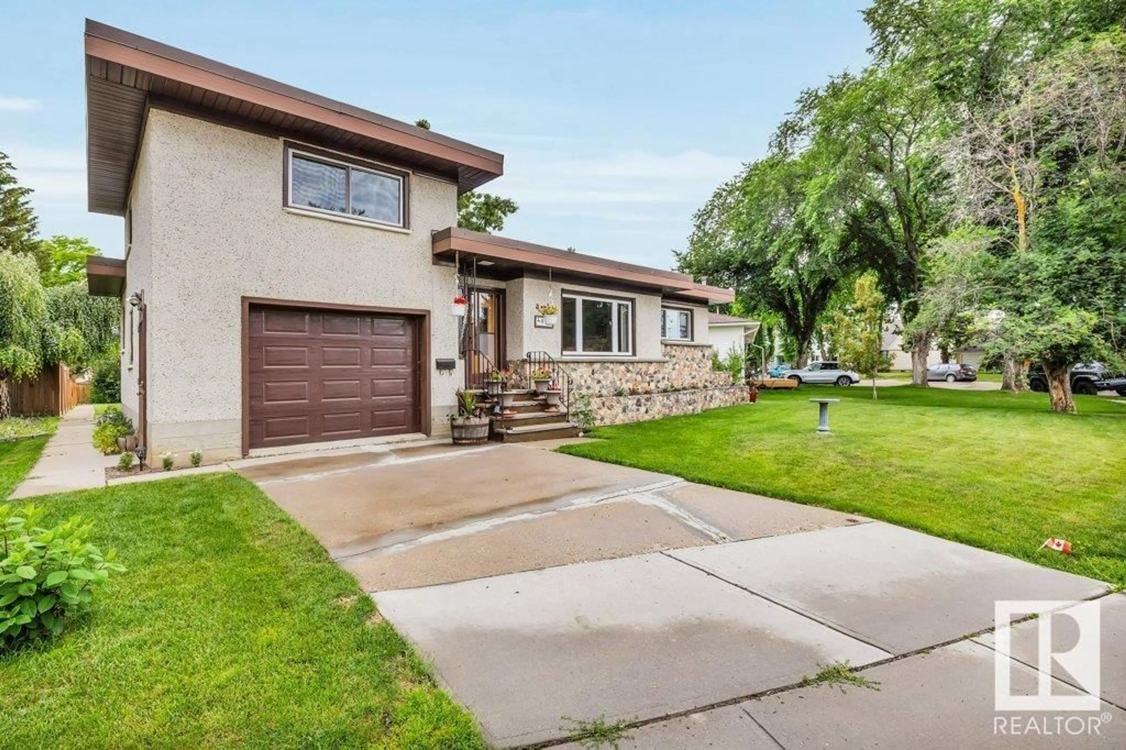 Home with brick exterior material, street for 4900 54 AV, Stony Plain Alberta T7Z1B6