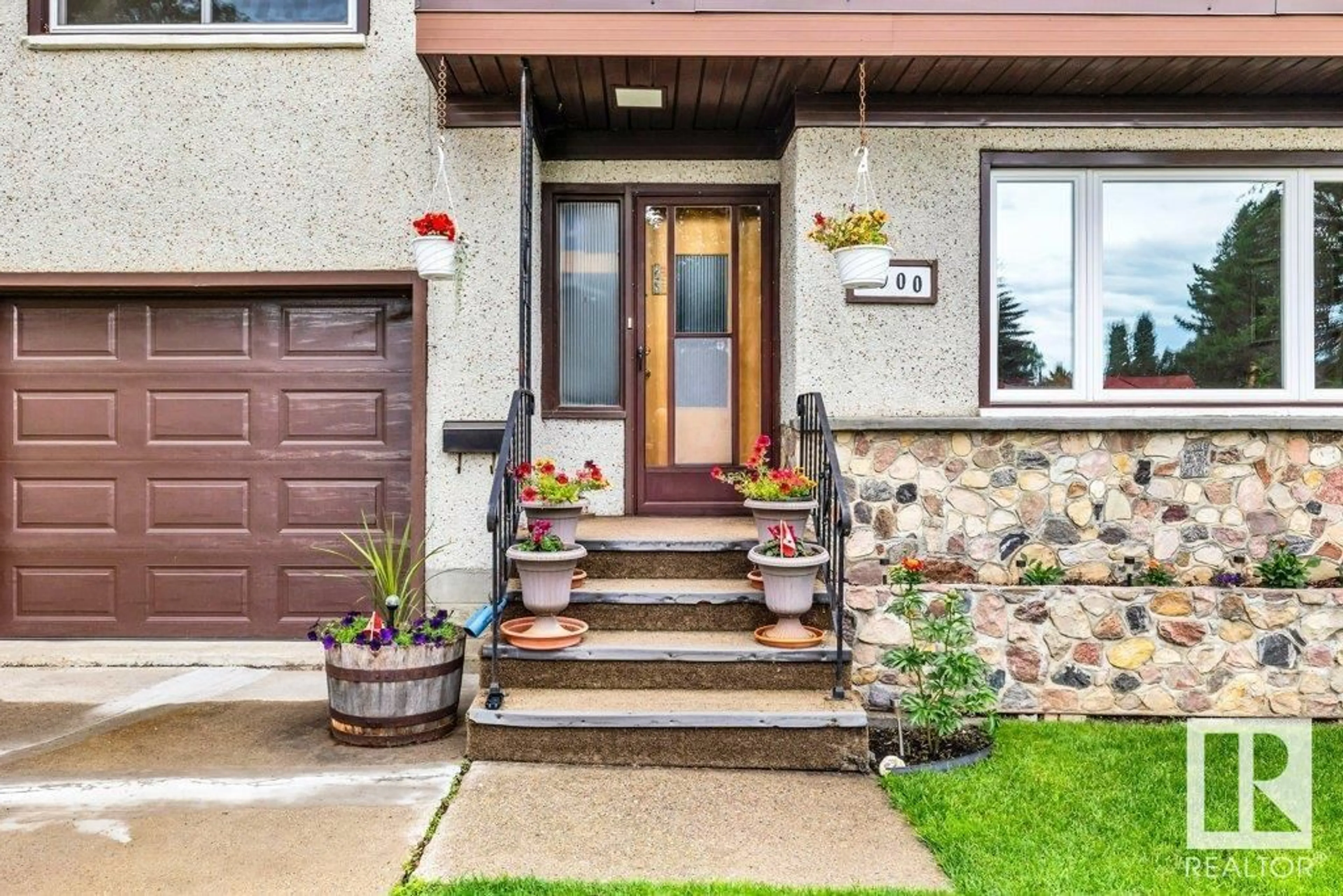 Indoor entryway for 4900 54 AV, Stony Plain Alberta T7Z1B6