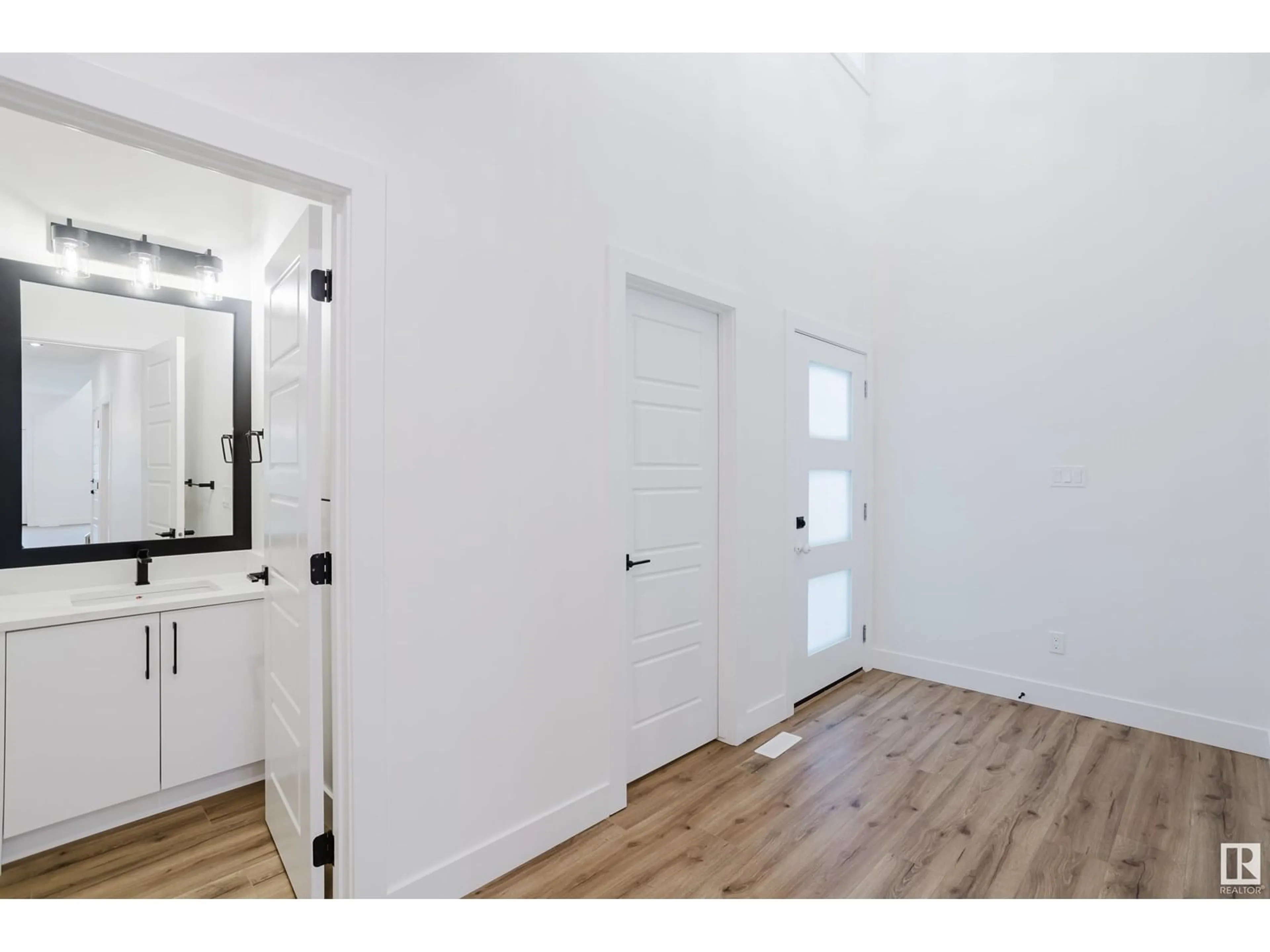 Indoor entryway for 41 MEADOWGROVE LN, Spruce Grove Alberta T7X0W2
