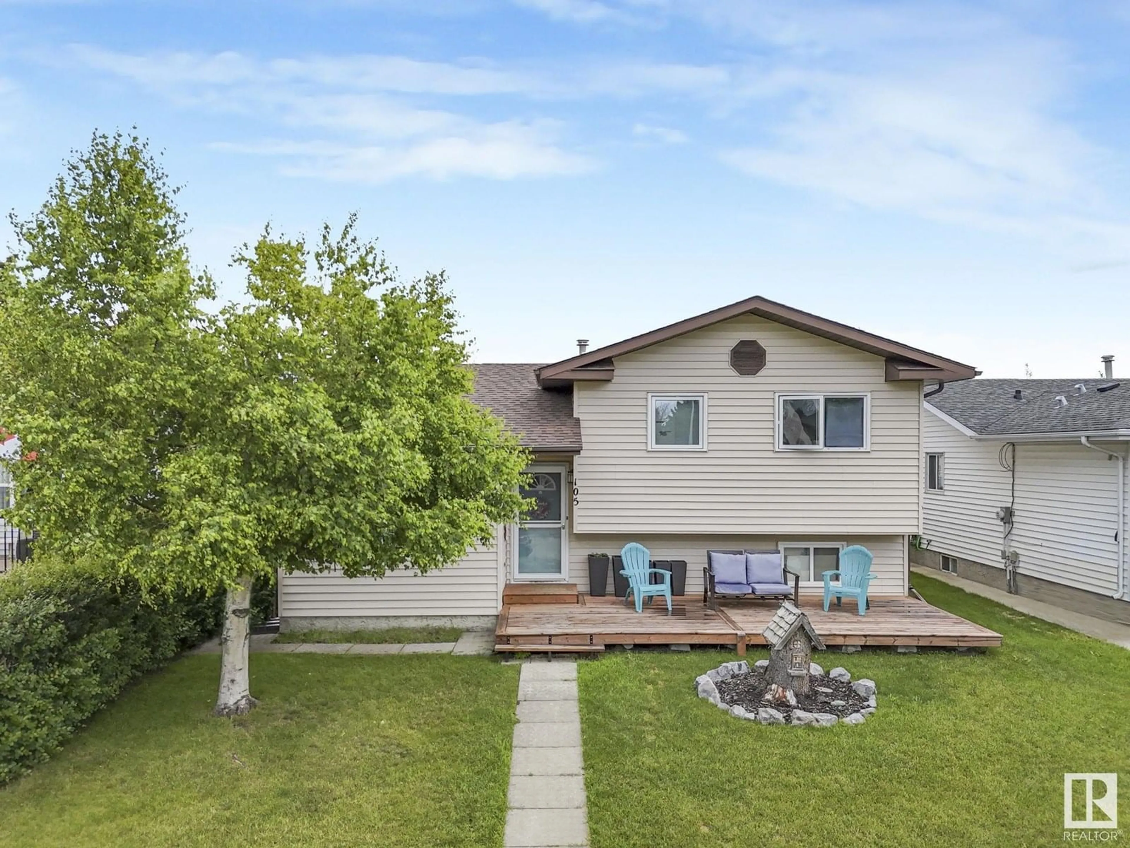 A pic from outside/outdoor area/front of a property/back of a property/a pic from drone, unknown for 105 CALEDONIA ST, Wetaskiwin Alberta T9A3H6
