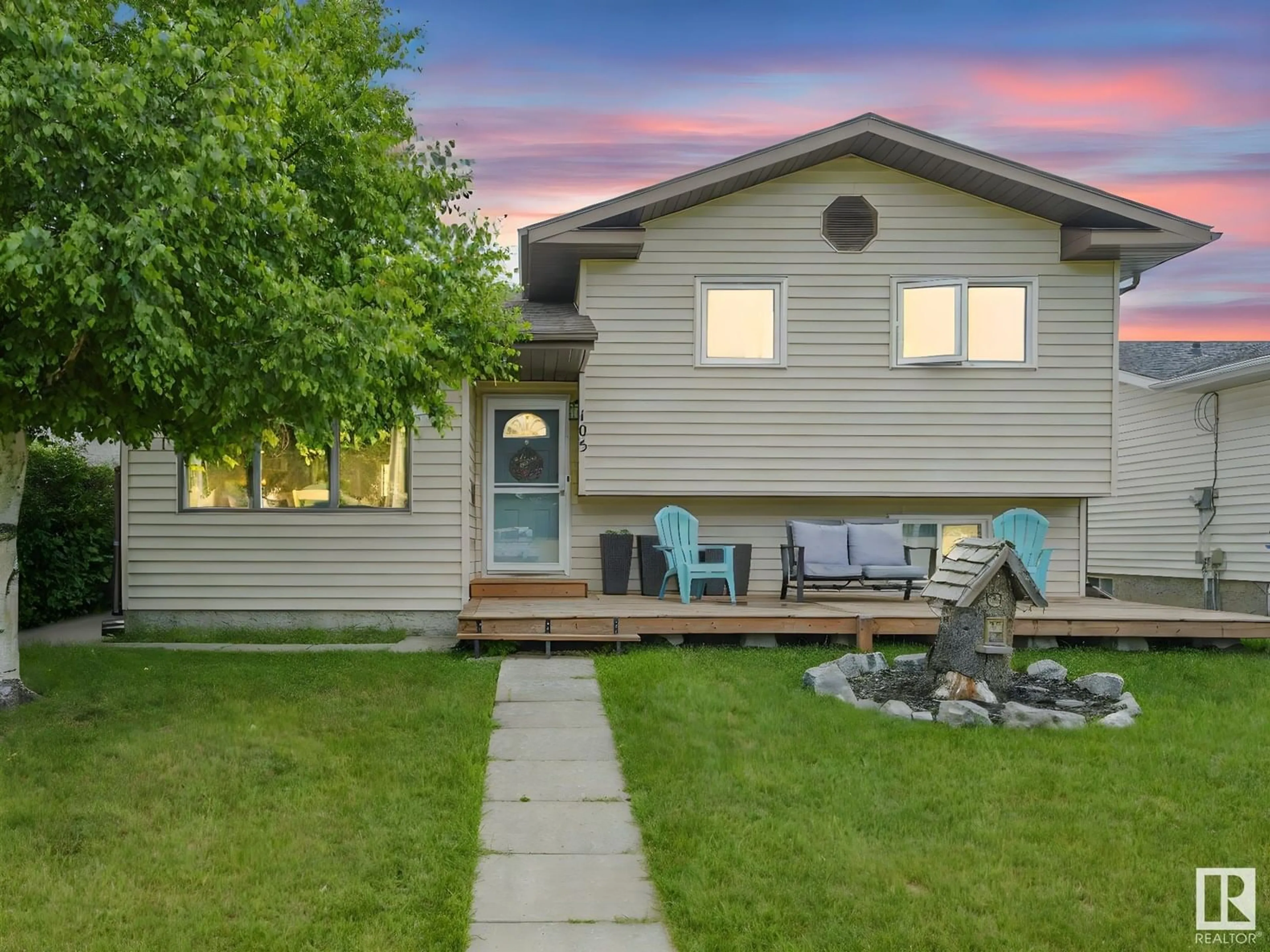 Home with vinyl exterior material, street for 105 CALEDONIA ST, Wetaskiwin Alberta T9A3H6