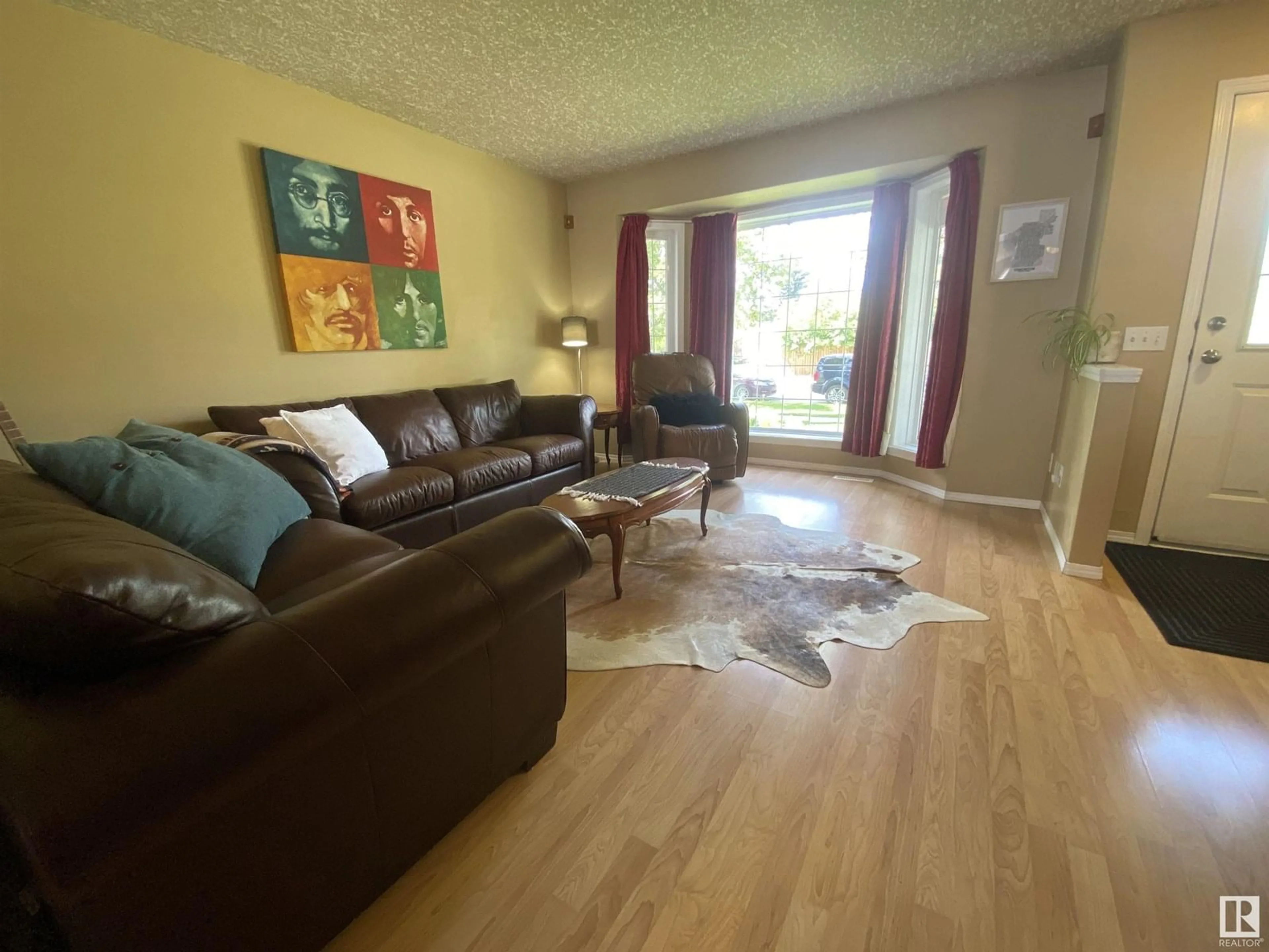 Living room with furniture, unknown for 105 MICHIGAN ST, Devon Alberta T9G2H4