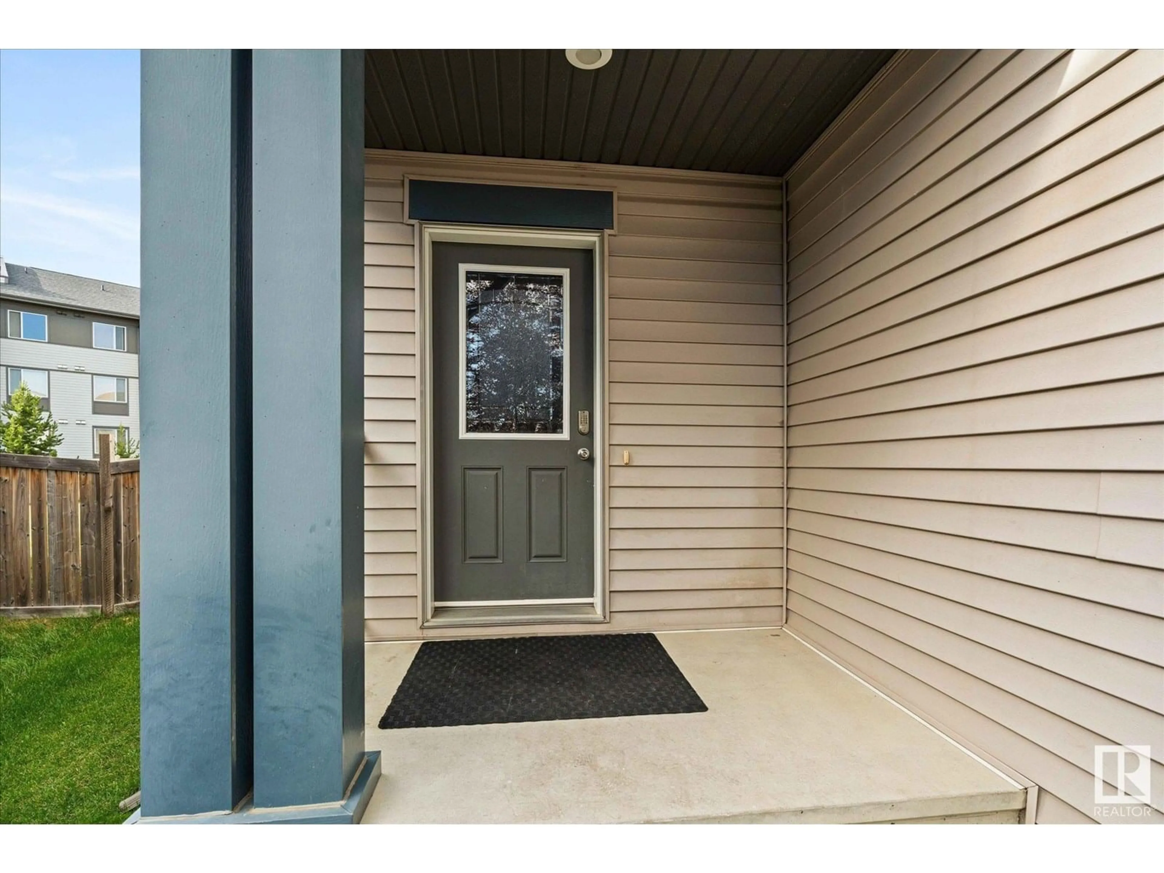Indoor entryway for 1403 53 ST, Edmonton Alberta T6X1S2