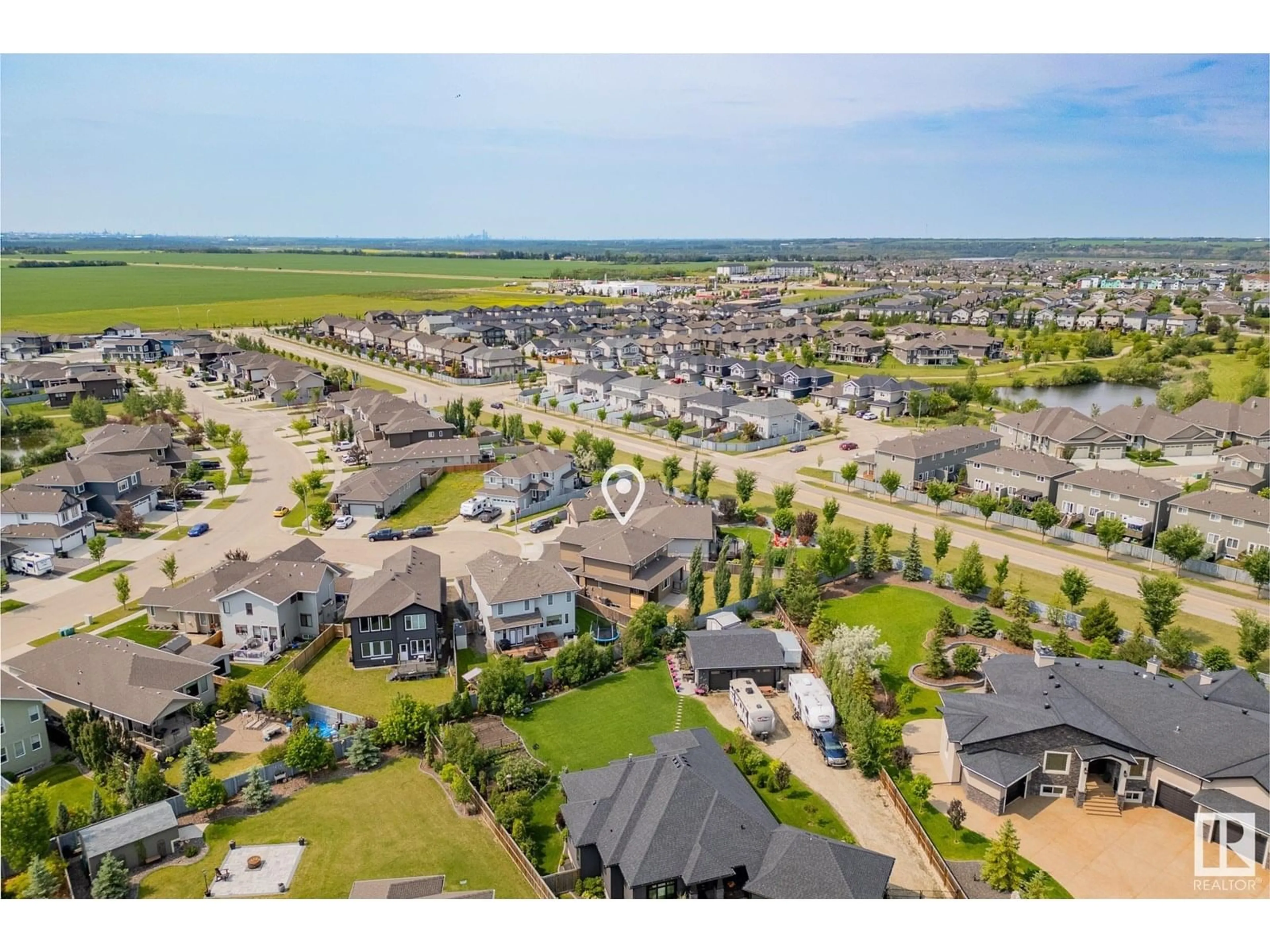 A pic from outside/outdoor area/front of a property/back of a property/a pic from drone, unknown for 20 MONARCH CL, Fort Saskatchewan Alberta T8L0N9