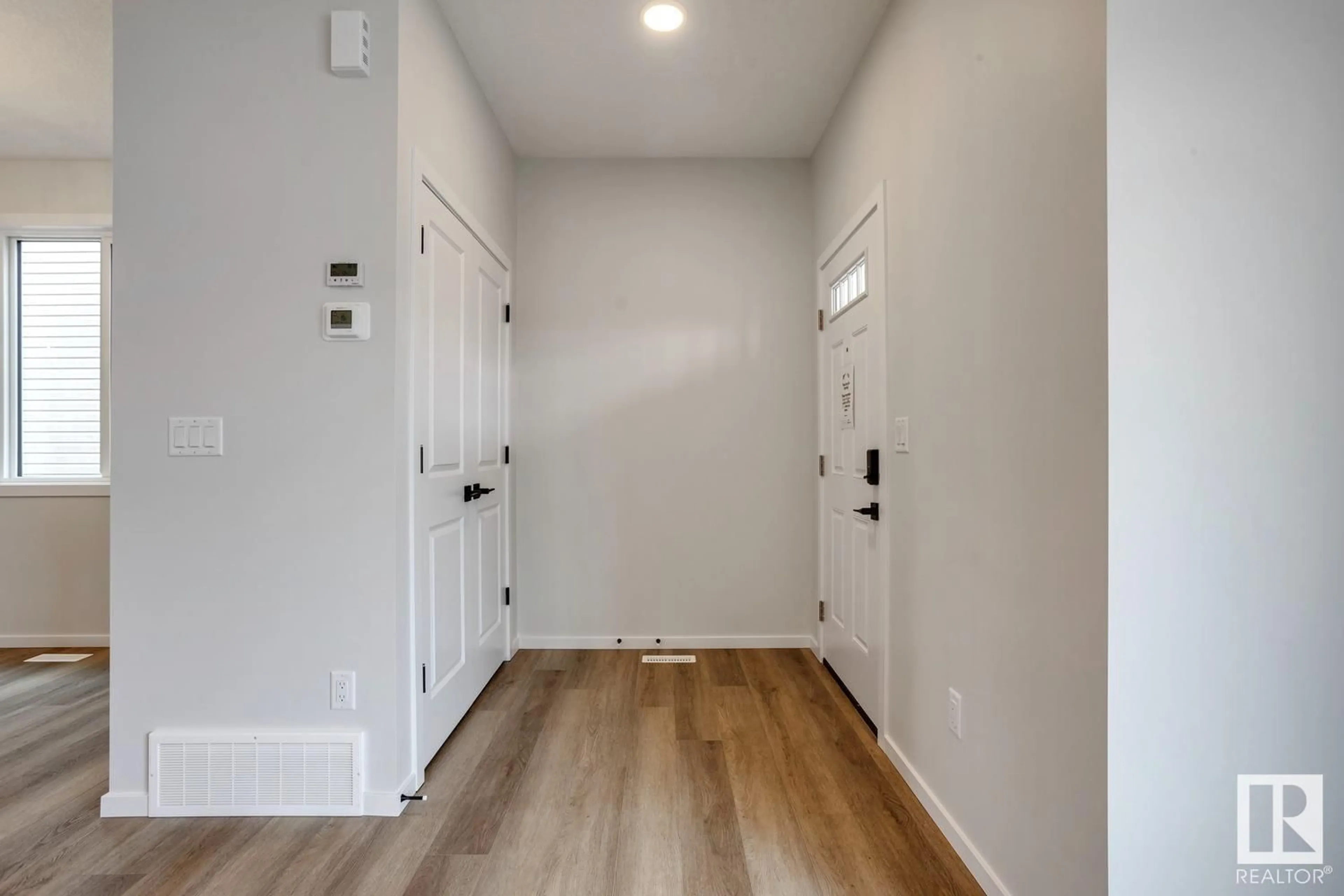 Indoor entryway for 10 HUNTER PL, Spruce Grove Alberta T7X3W3