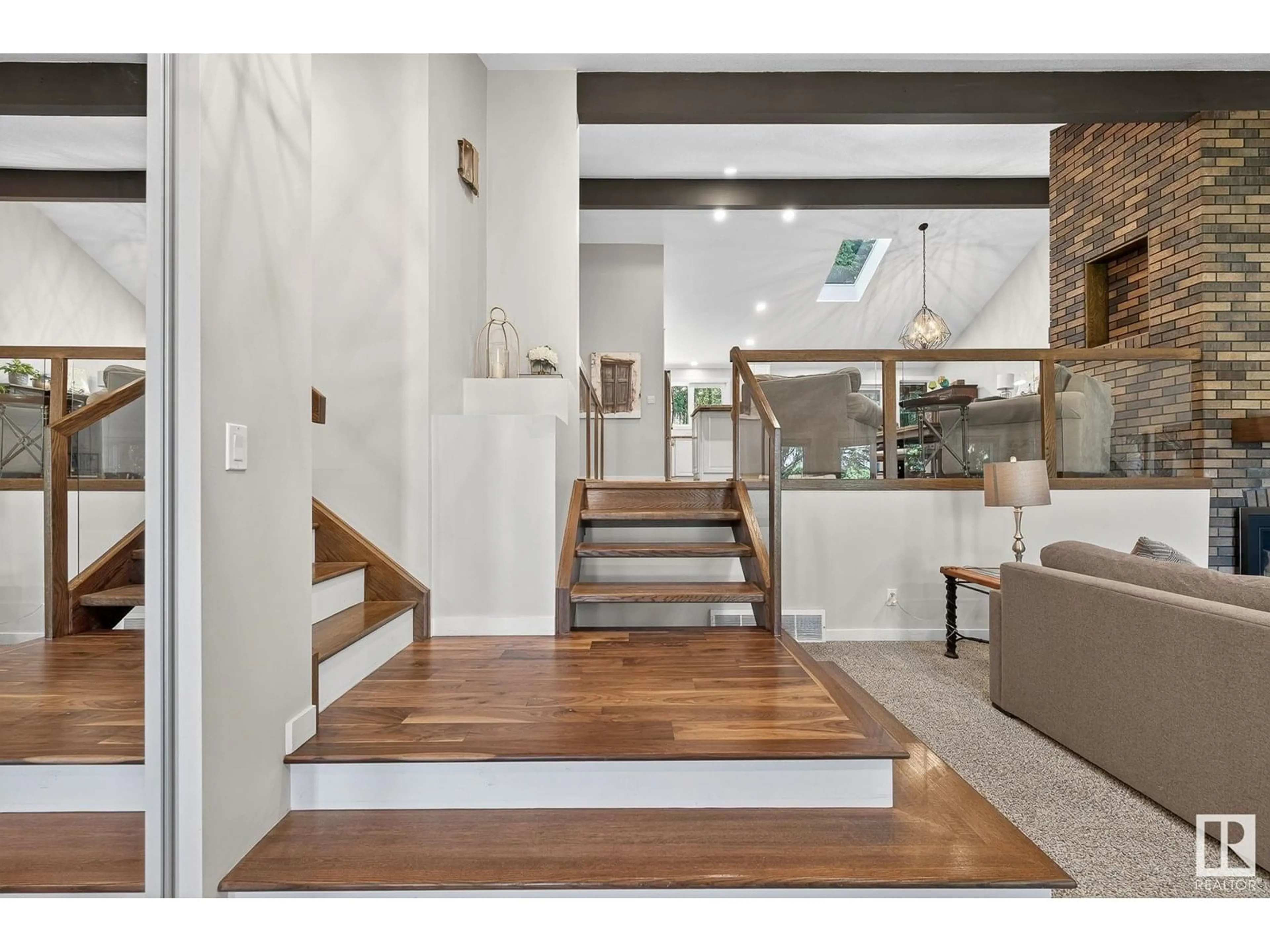 Indoor entryway for 43 MANCHESTER DR, Sherwood Park Alberta T8A0T3