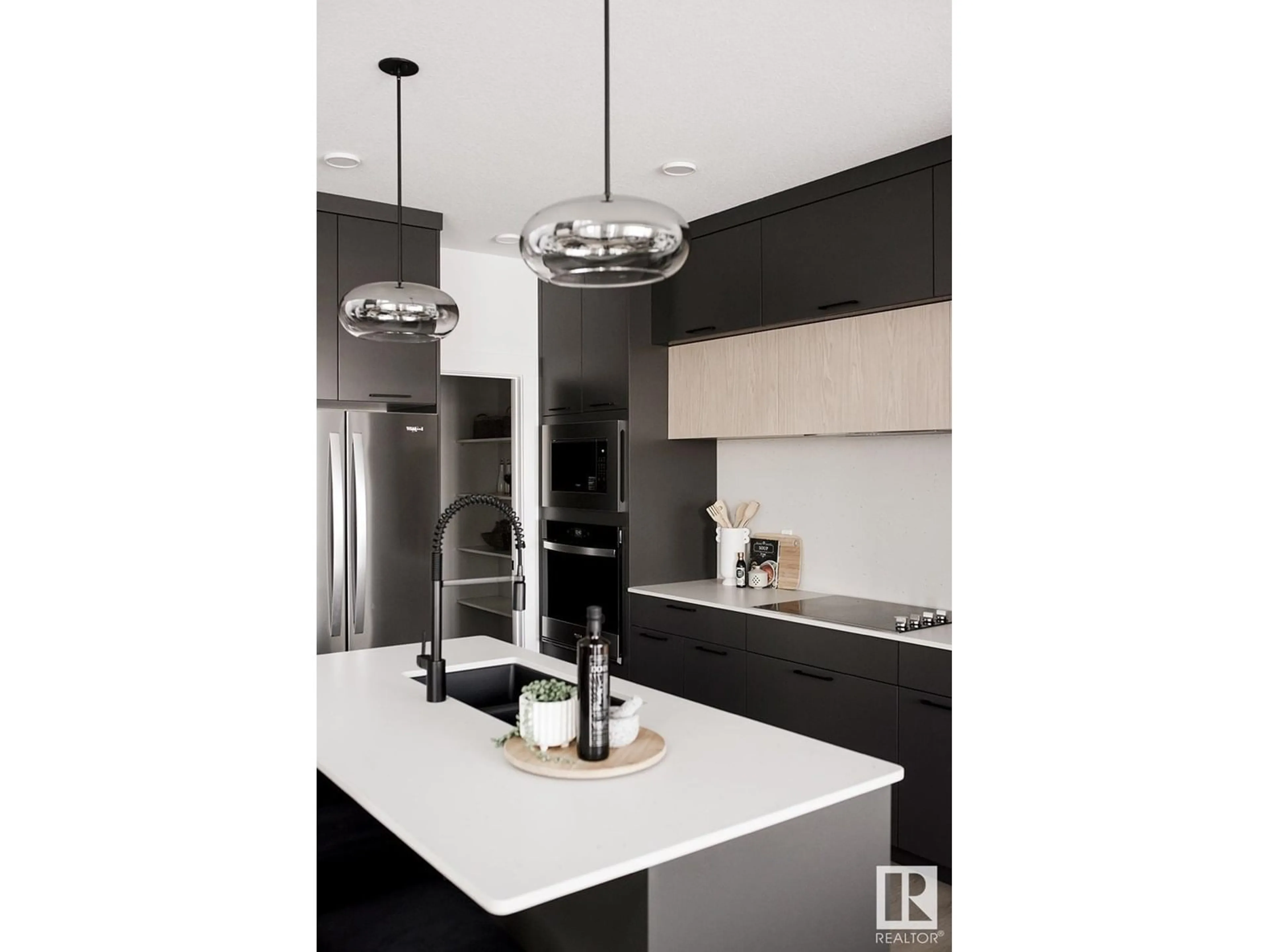 Contemporary kitchen, unknown for 8943 ELVES LOOP NW, Edmonton Alberta T6M3G3