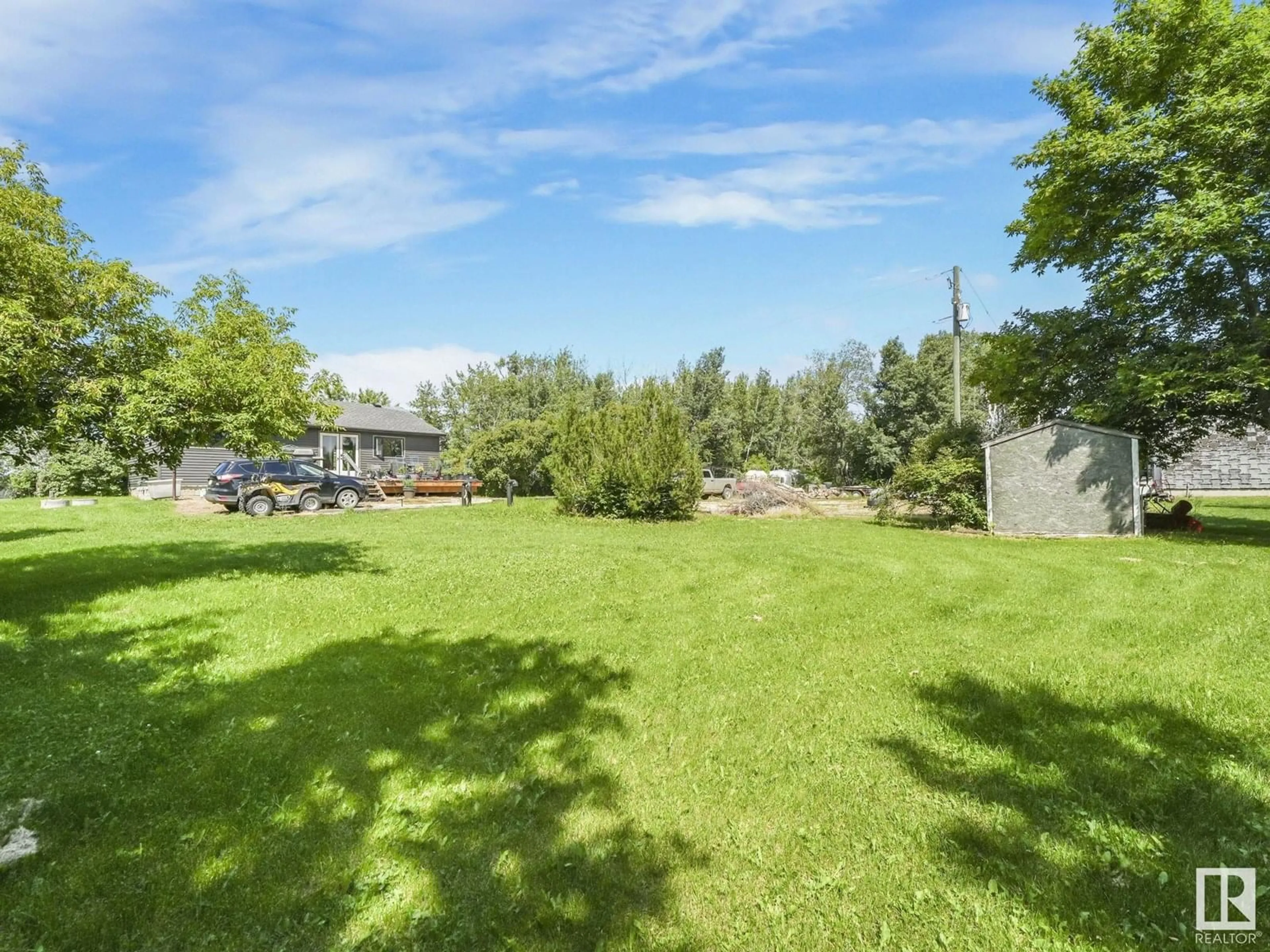 Patio, unknown for 26307 TWP ROAD 570, Rural Sturgeon County Alberta T8R2K7
