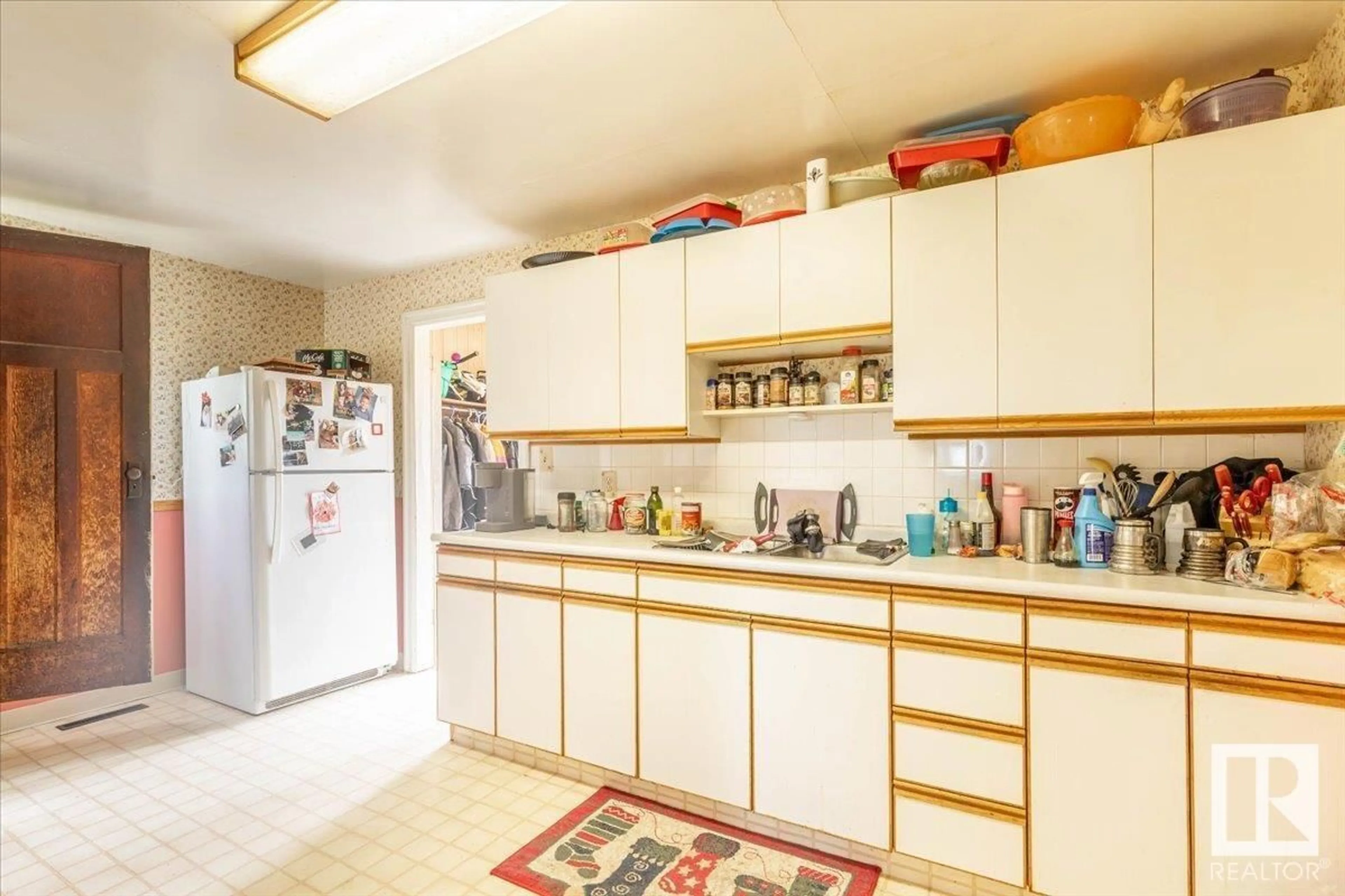 Standard kitchen, unknown for 48539 RGE ROAD 275, Rural Leduc County Alberta T0C0V0