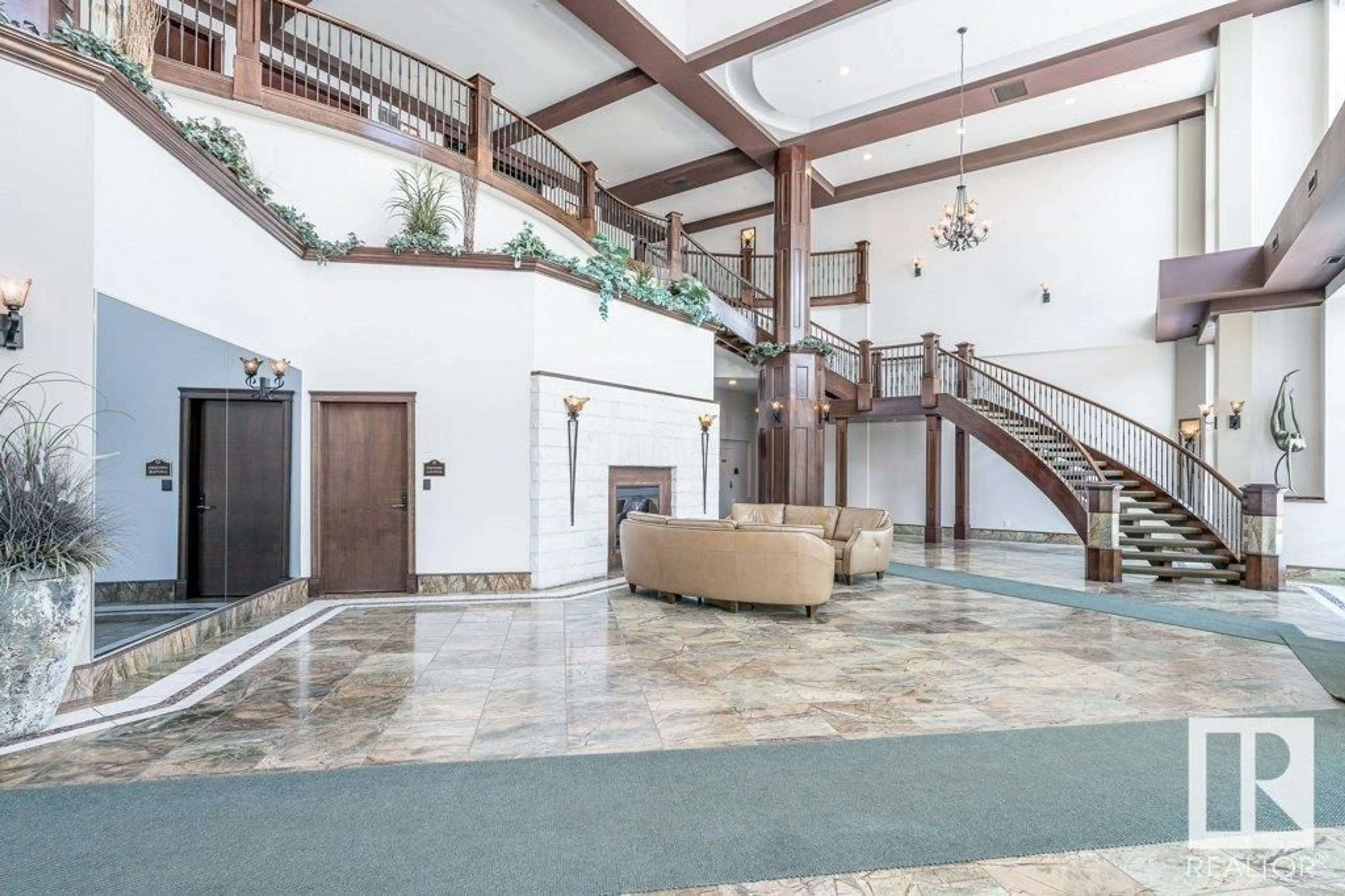 Lobby for 310 - 10142 111 ST NW, Edmonton Alberta T5K1K6