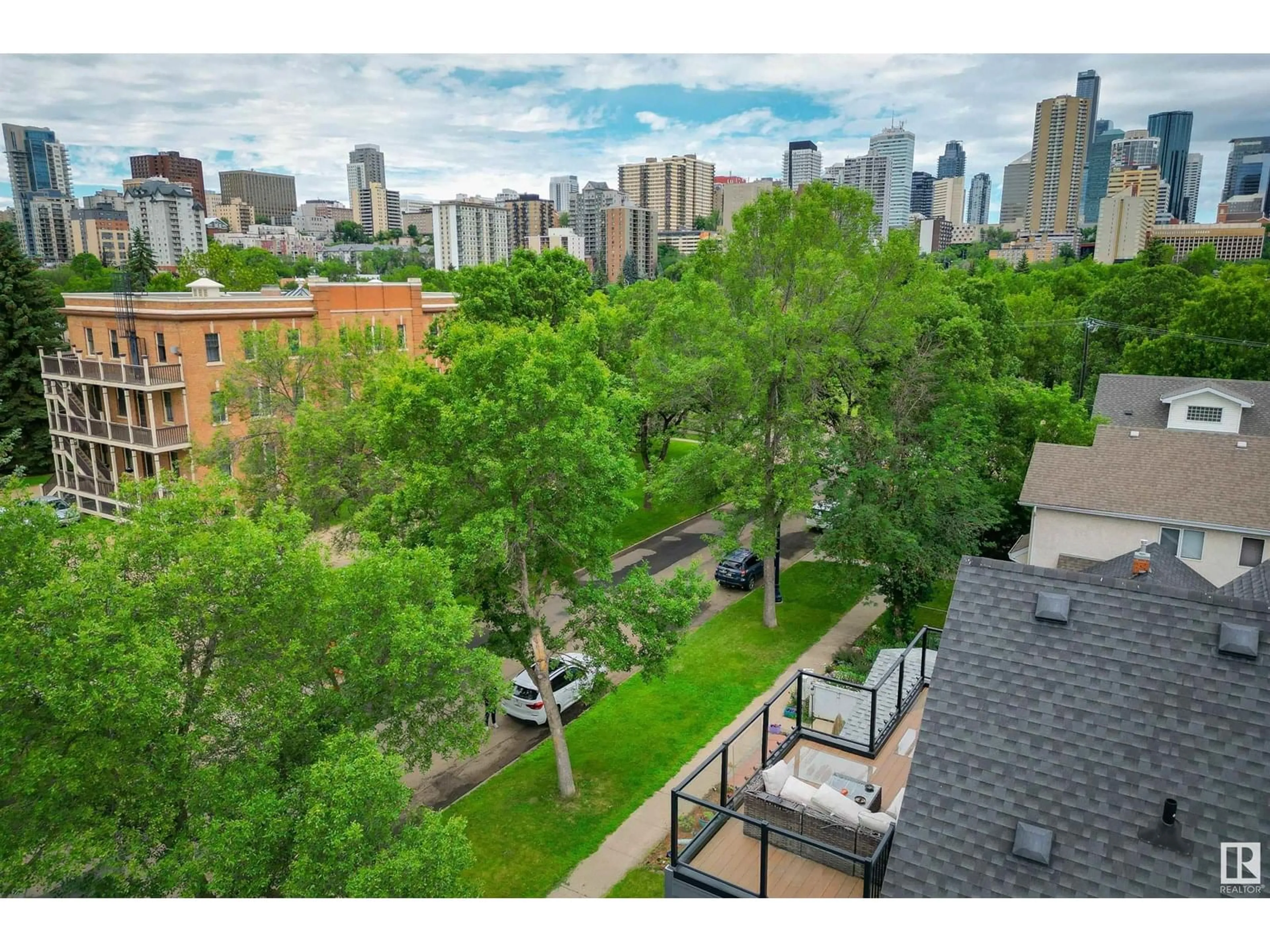 A pic from outside/outdoor area/front of a property/back of a property/a pic from drone, city buildings view from balcony for NW - 9533 101 ST, Edmonton Alberta T5K0W6