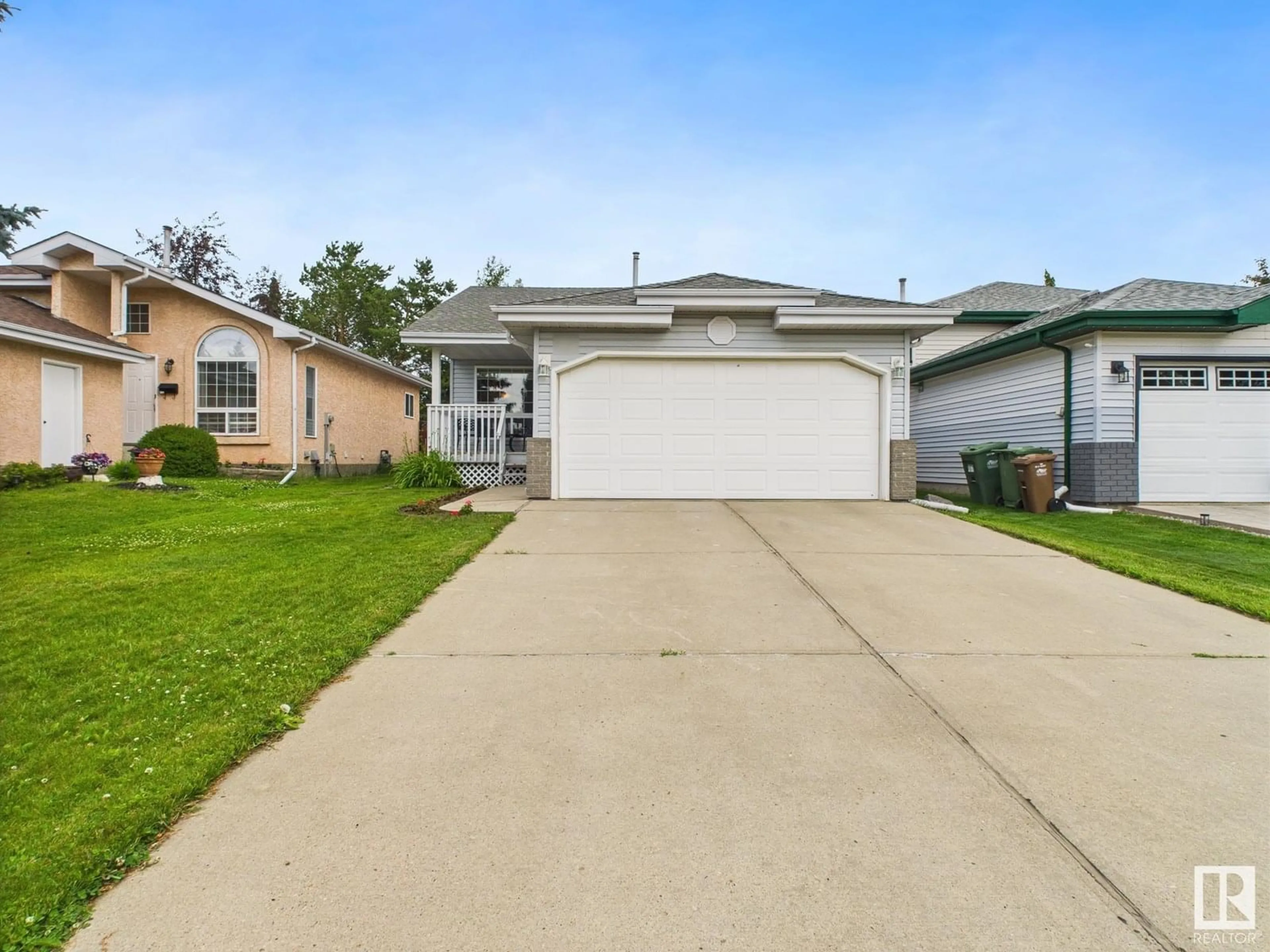 Home with vinyl exterior material, water/lake/river/ocean view for 35 DELAGE CR, St. Albert Alberta T8N6J5