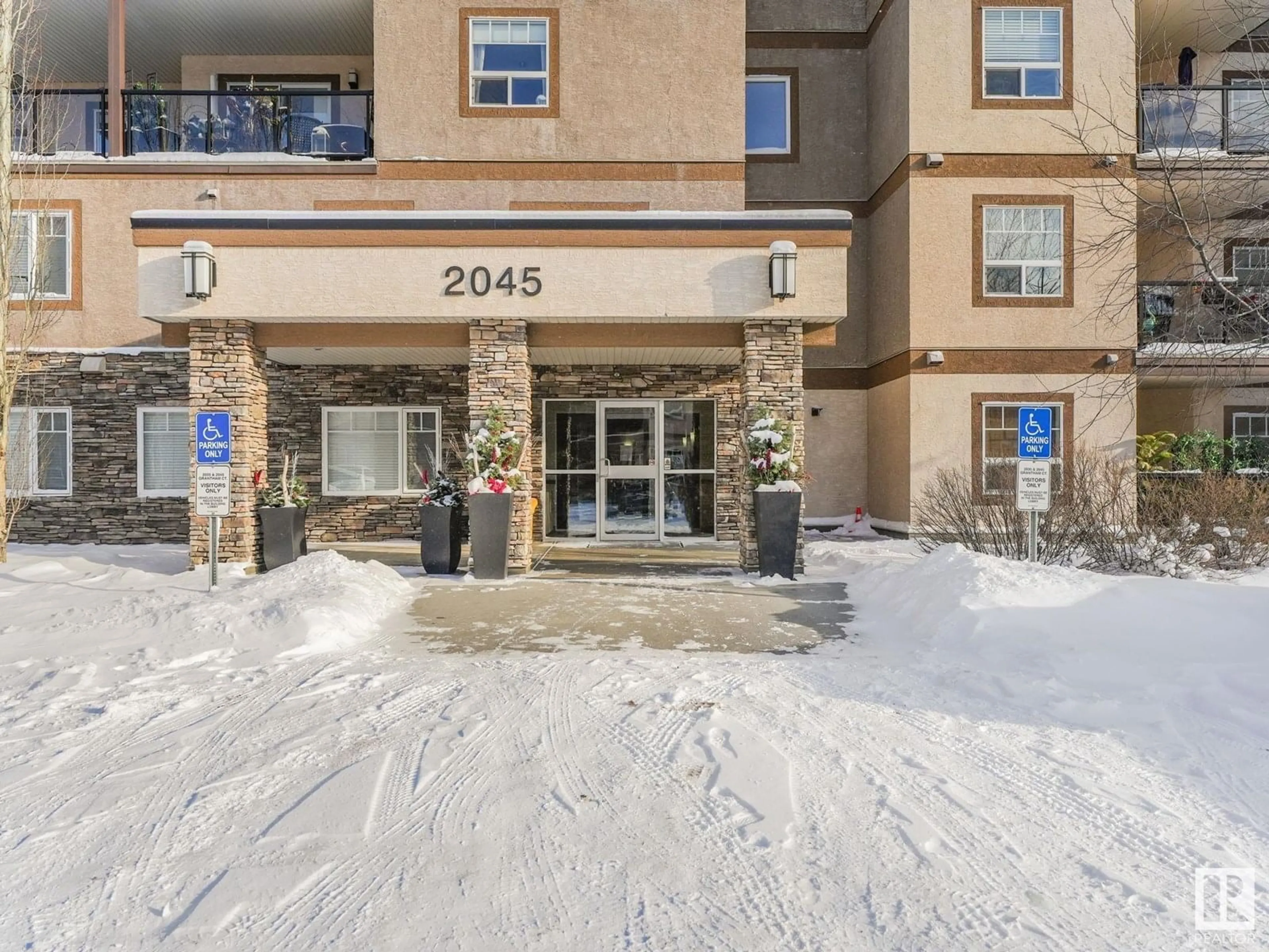 Indoor foyer for #309 - 2045 GRANTHAM CO, Edmonton Alberta T5T3X6