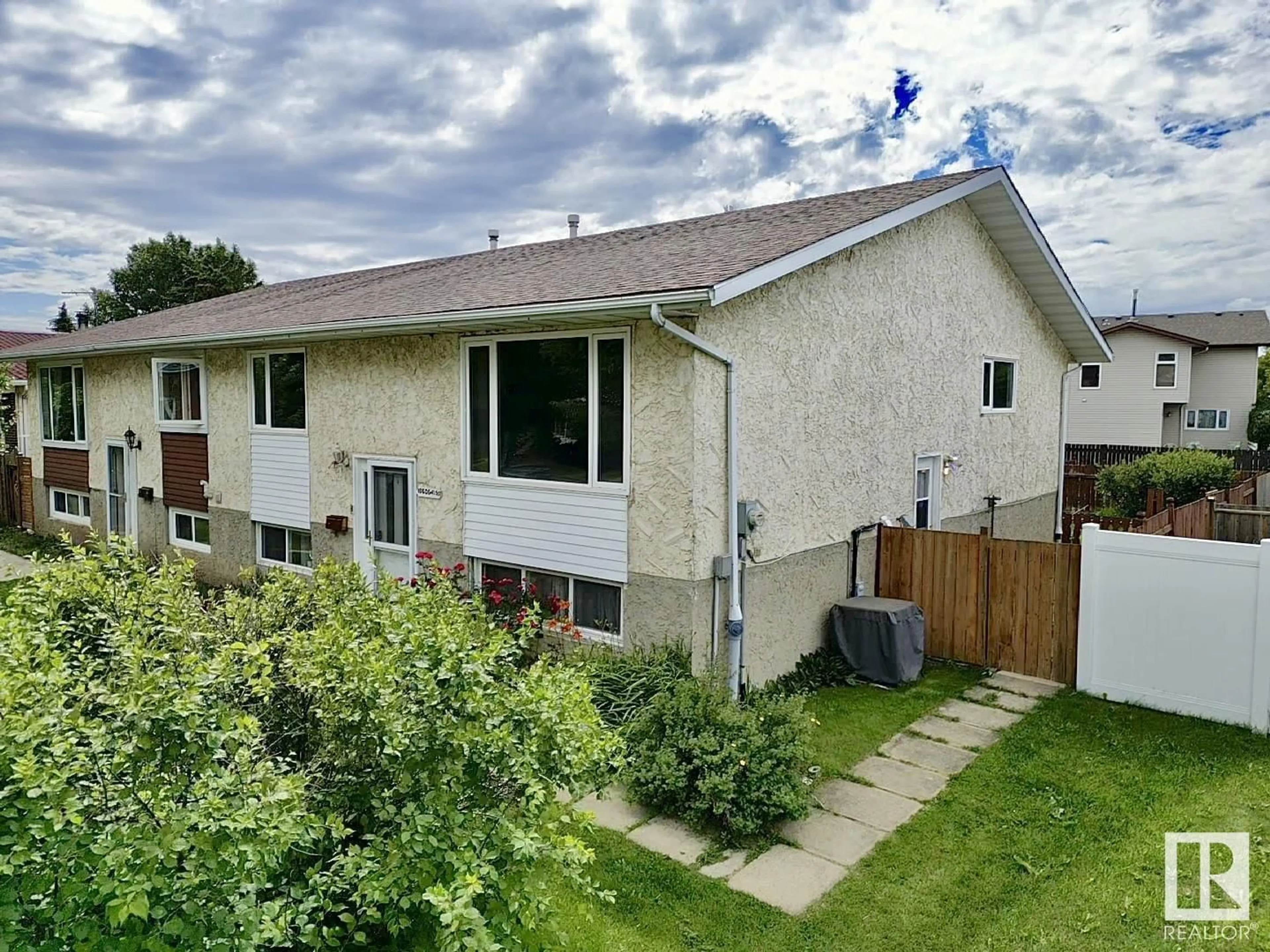 A pic from outside/outdoor area/front of a property/back of a property/a pic from drone, street for NW - 16606 115 ST, Edmonton Alberta T5X3V4