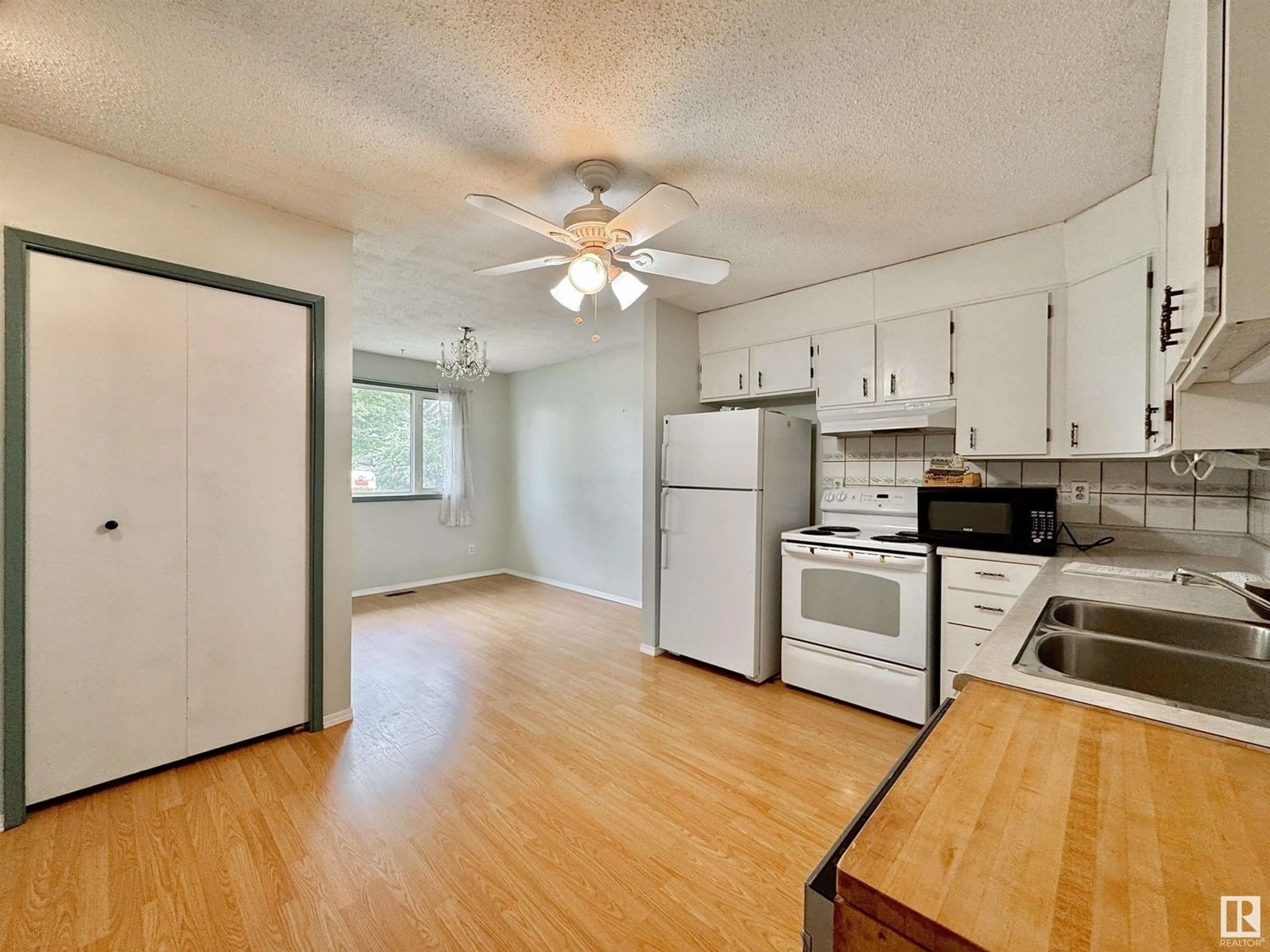 Standard kitchen, wood/laminate floor for NW - 16606 115 ST, Edmonton Alberta T5X3V4