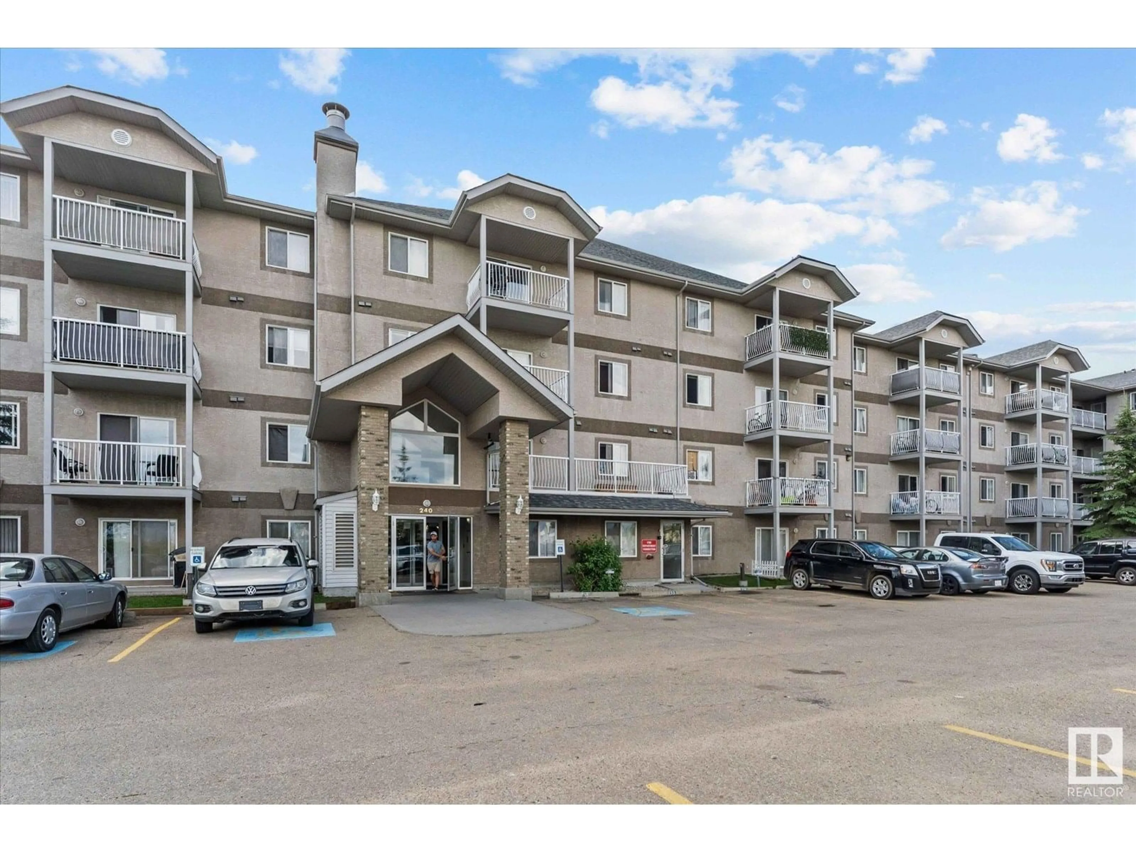 Indoor foyer for #207 - 240 SPRUCE RIDGE RD, Spruce Grove Alberta T7X0G5