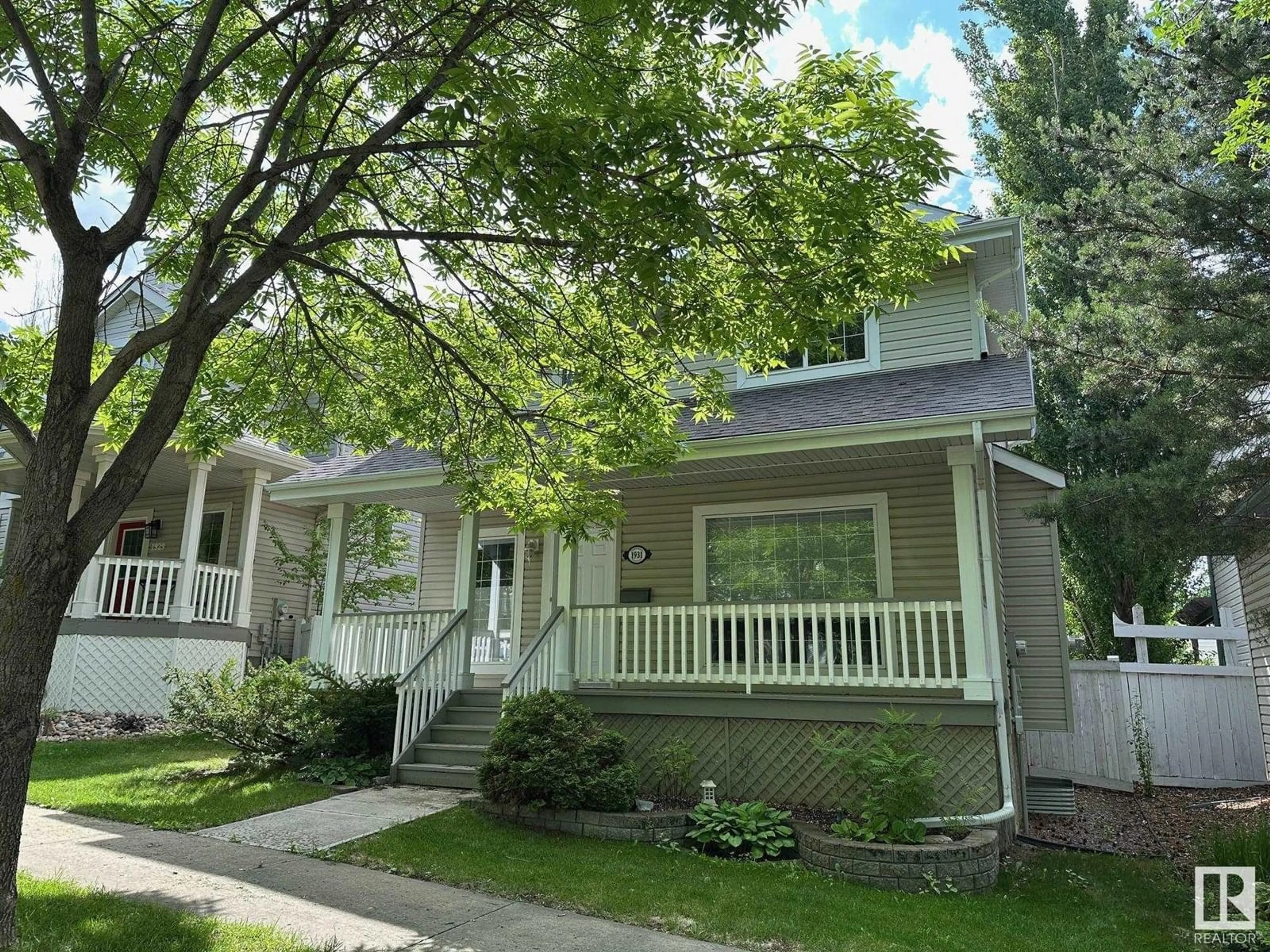 Home with vinyl exterior material, street for 1931 TOMLINSON CR, Edmonton Alberta T6R2T5