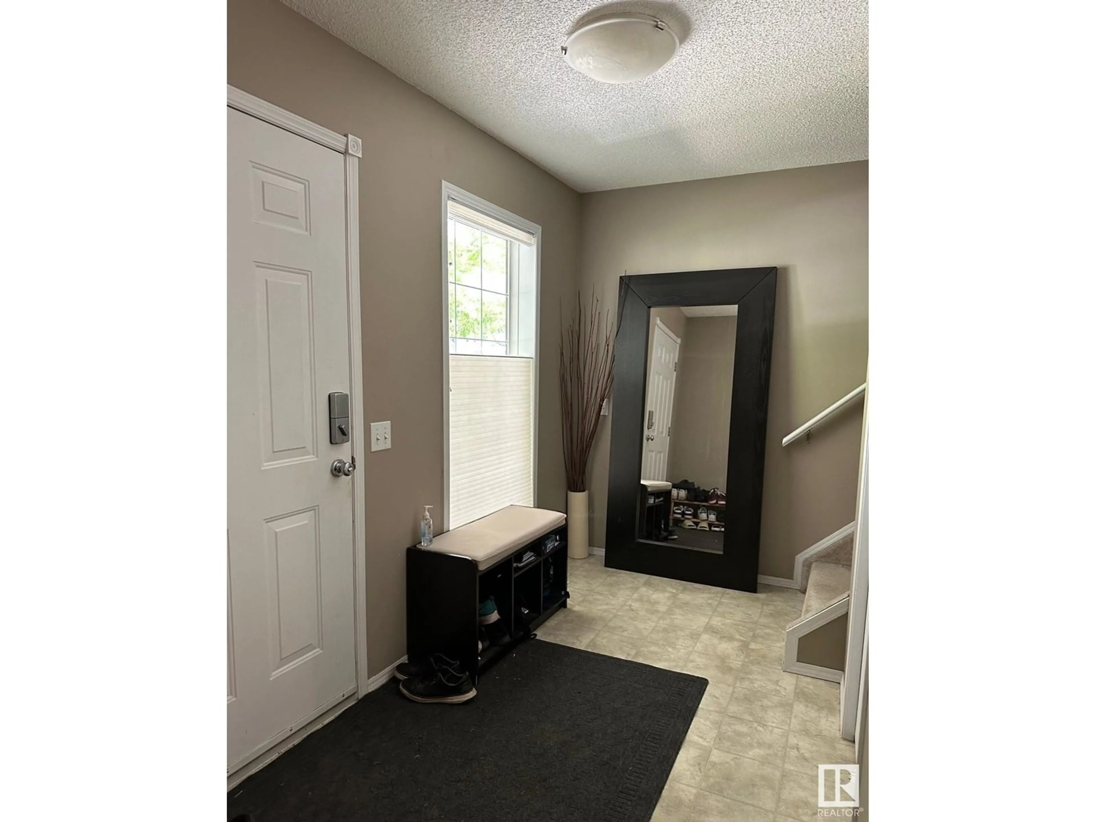 Indoor entryway for 1931 TOMLINSON CR, Edmonton Alberta T6R2T5