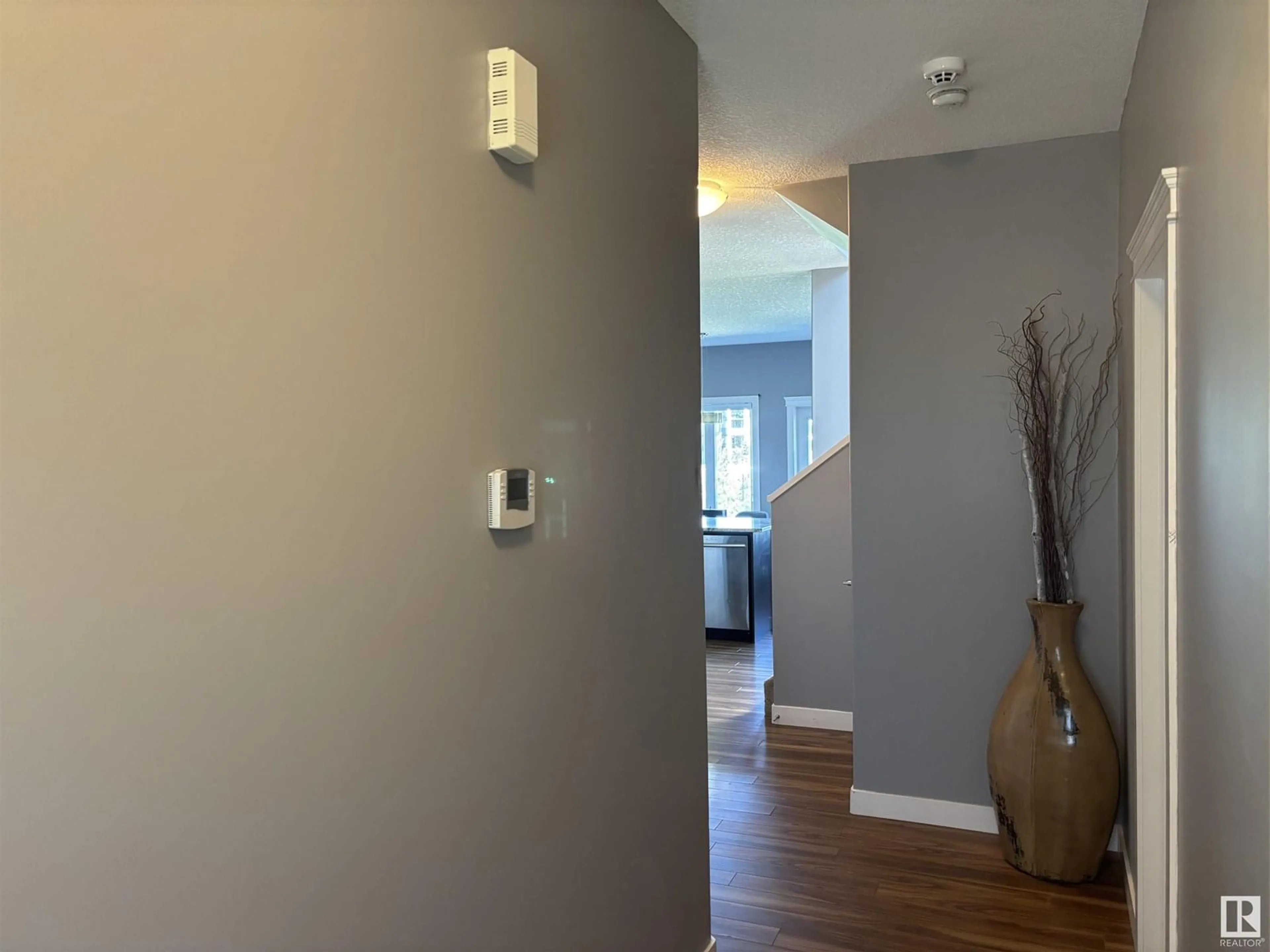 Indoor entryway for 9964 CARDINAL RD, Edmonton Alberta T6W2Y4
