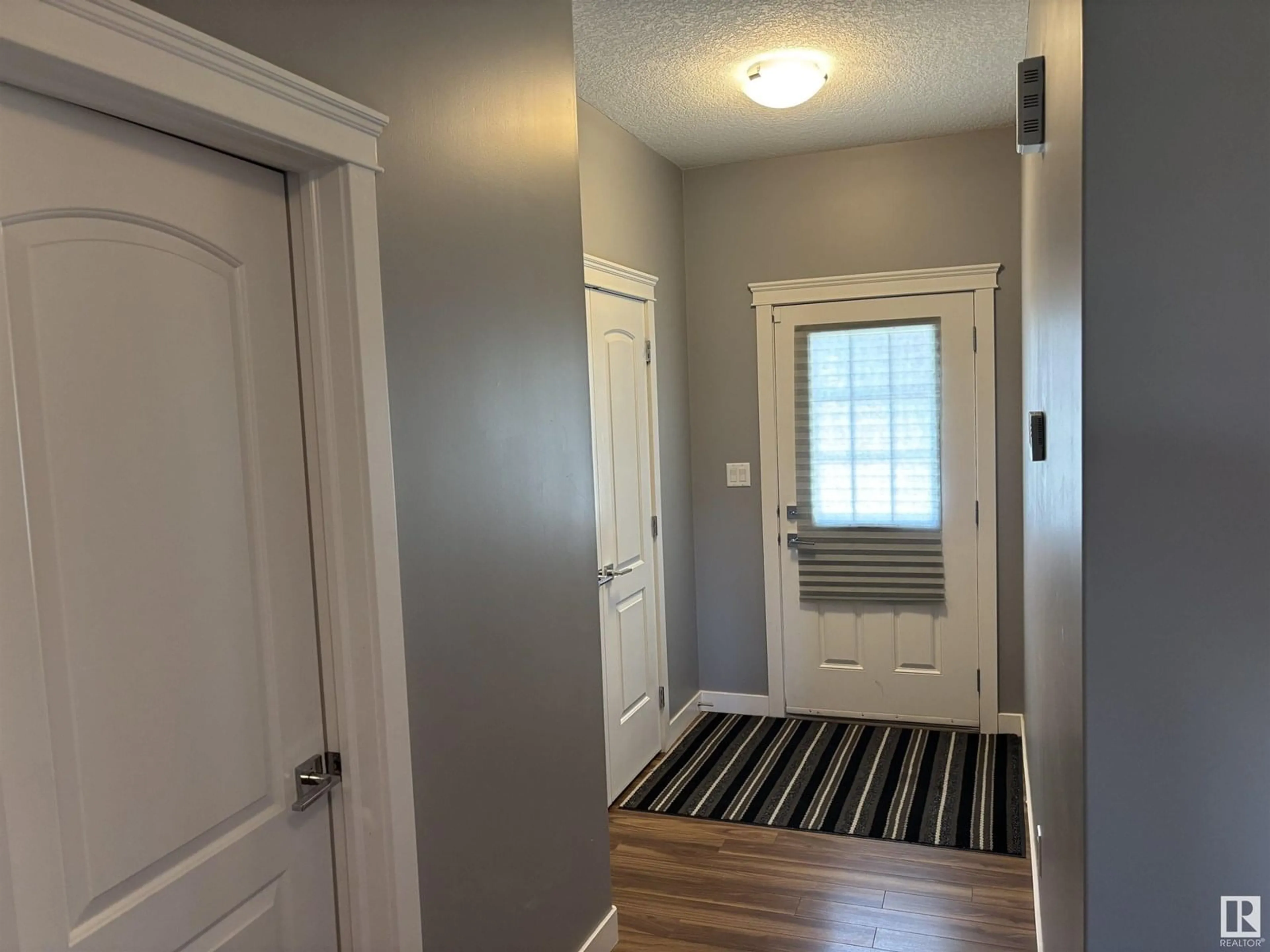 Indoor entryway for 9964 CARDINAL RD, Edmonton Alberta T6W2Y4