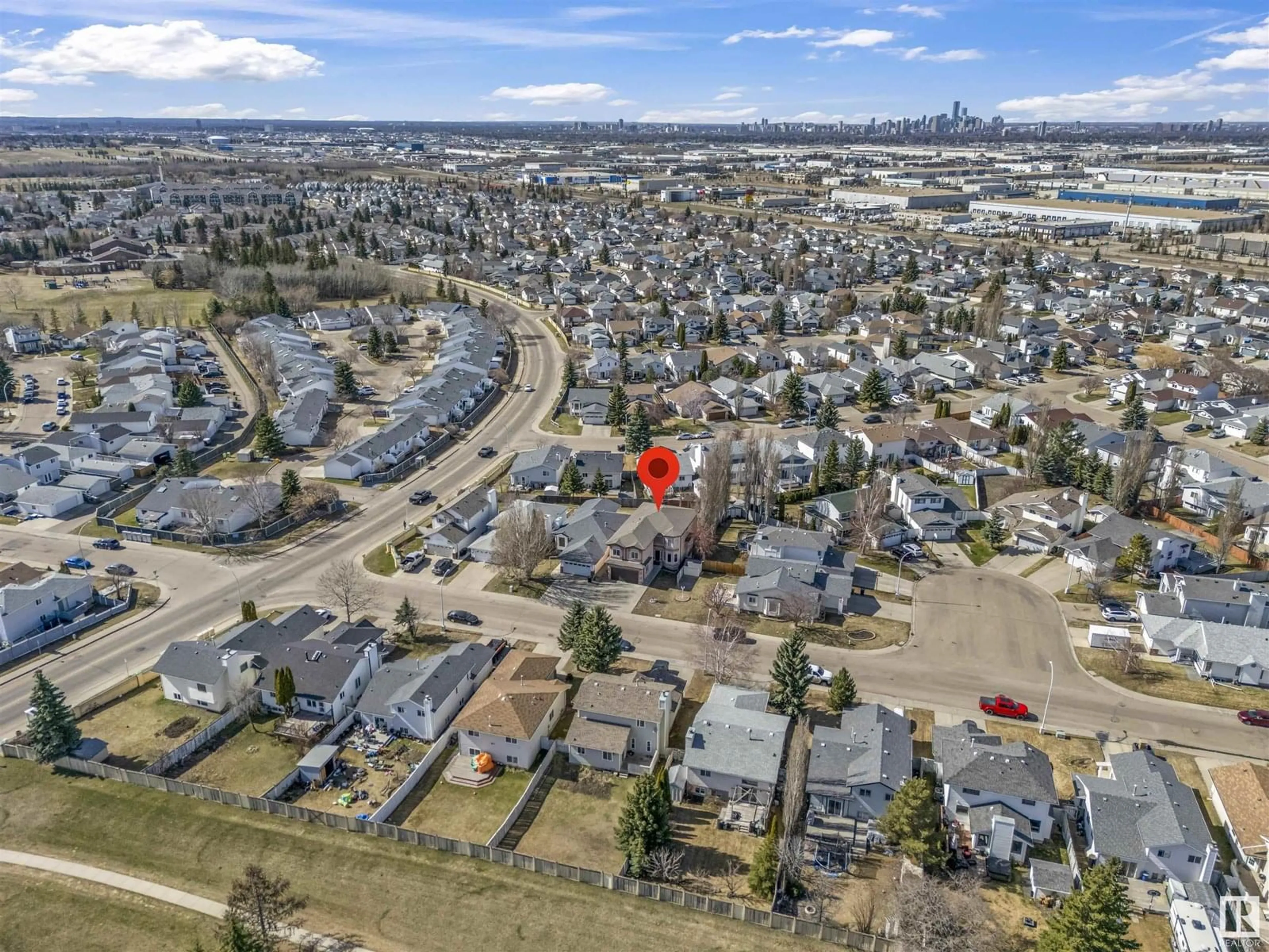 A pic from outside/outdoor area/front of a property/back of a property/a pic from drone, unknown for 10 JEFFERSON RD, Edmonton Alberta T6L6M1