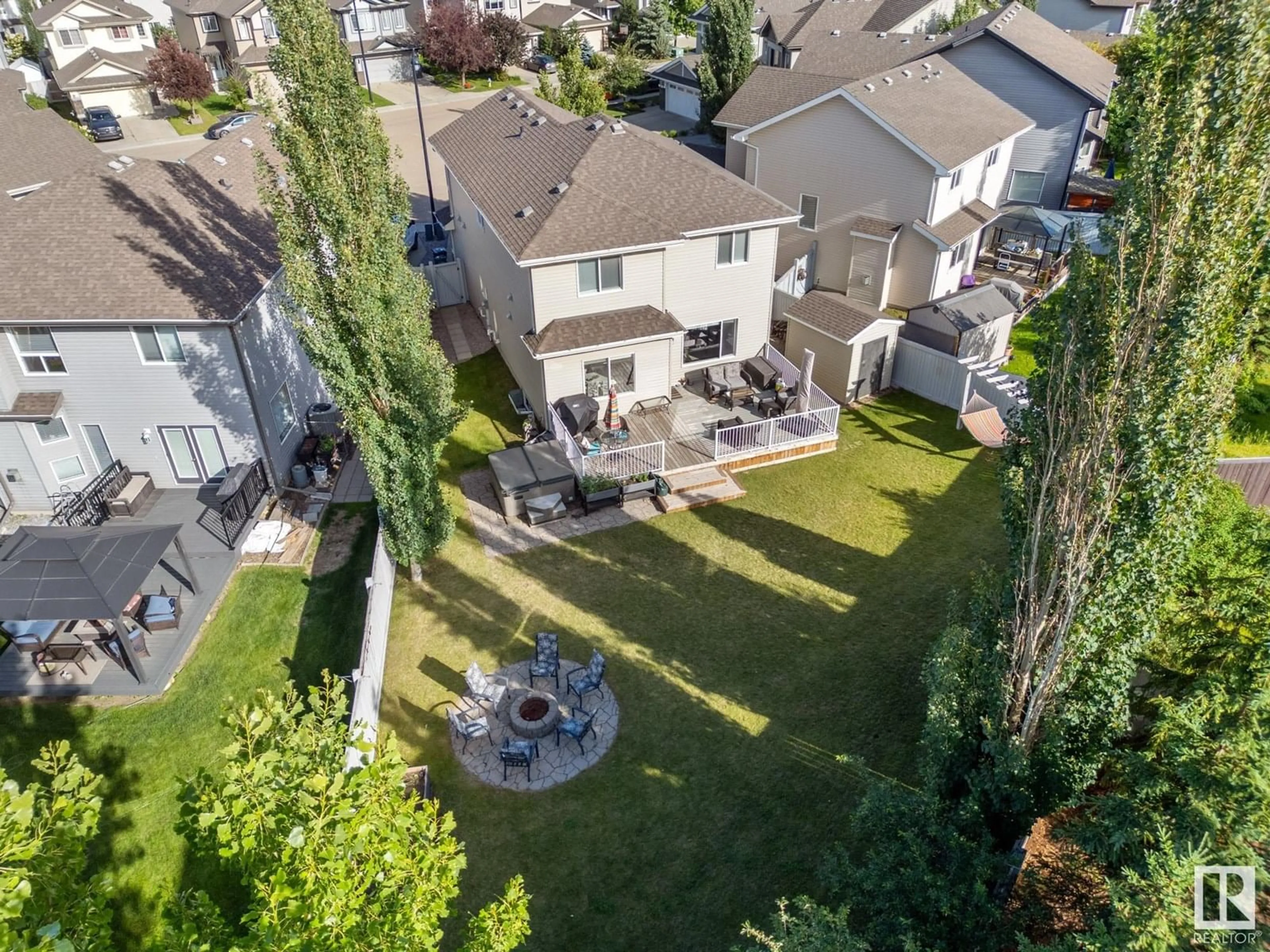 A pic from outside/outdoor area/front of a property/back of a property/a pic from drone, unknown for 5936 208 ST, Edmonton Alberta T6M0M1