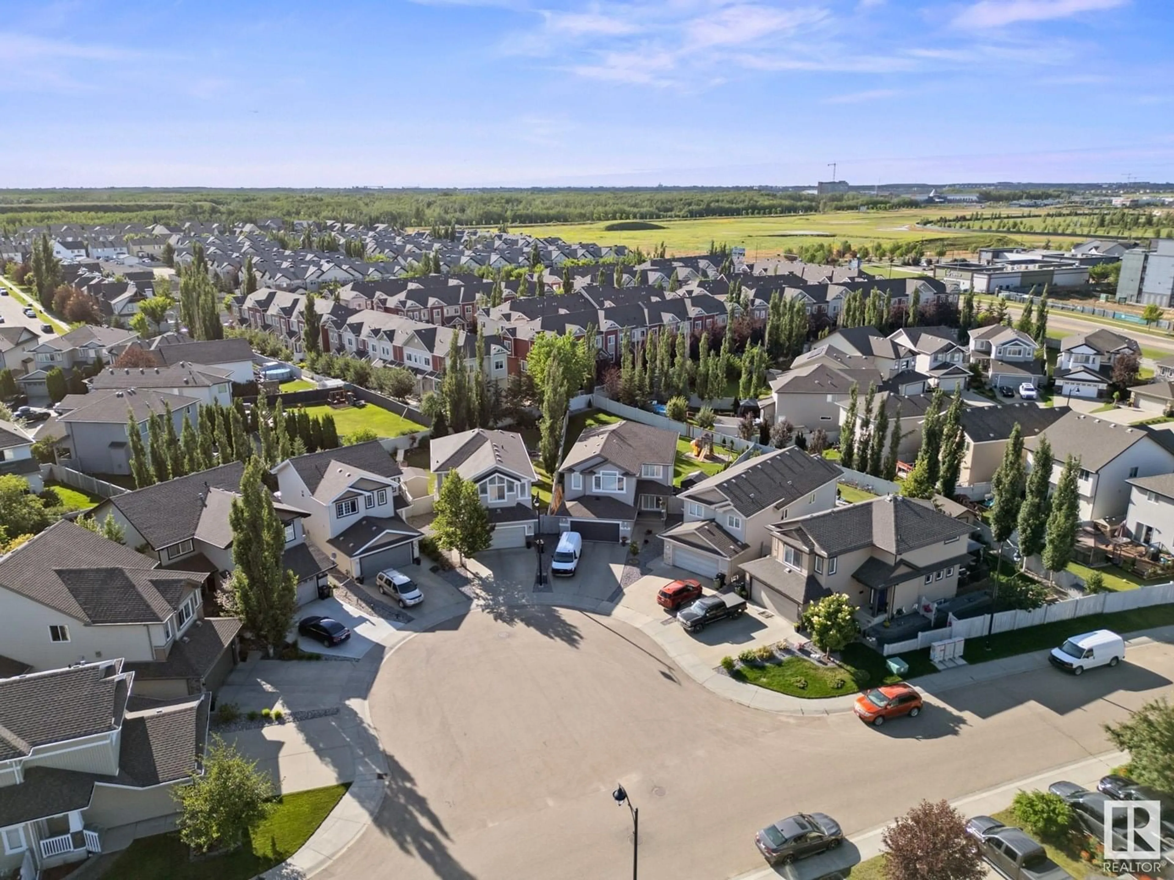 A pic from outside/outdoor area/front of a property/back of a property/a pic from drone, street for 5936 208 ST, Edmonton Alberta T6M0M1
