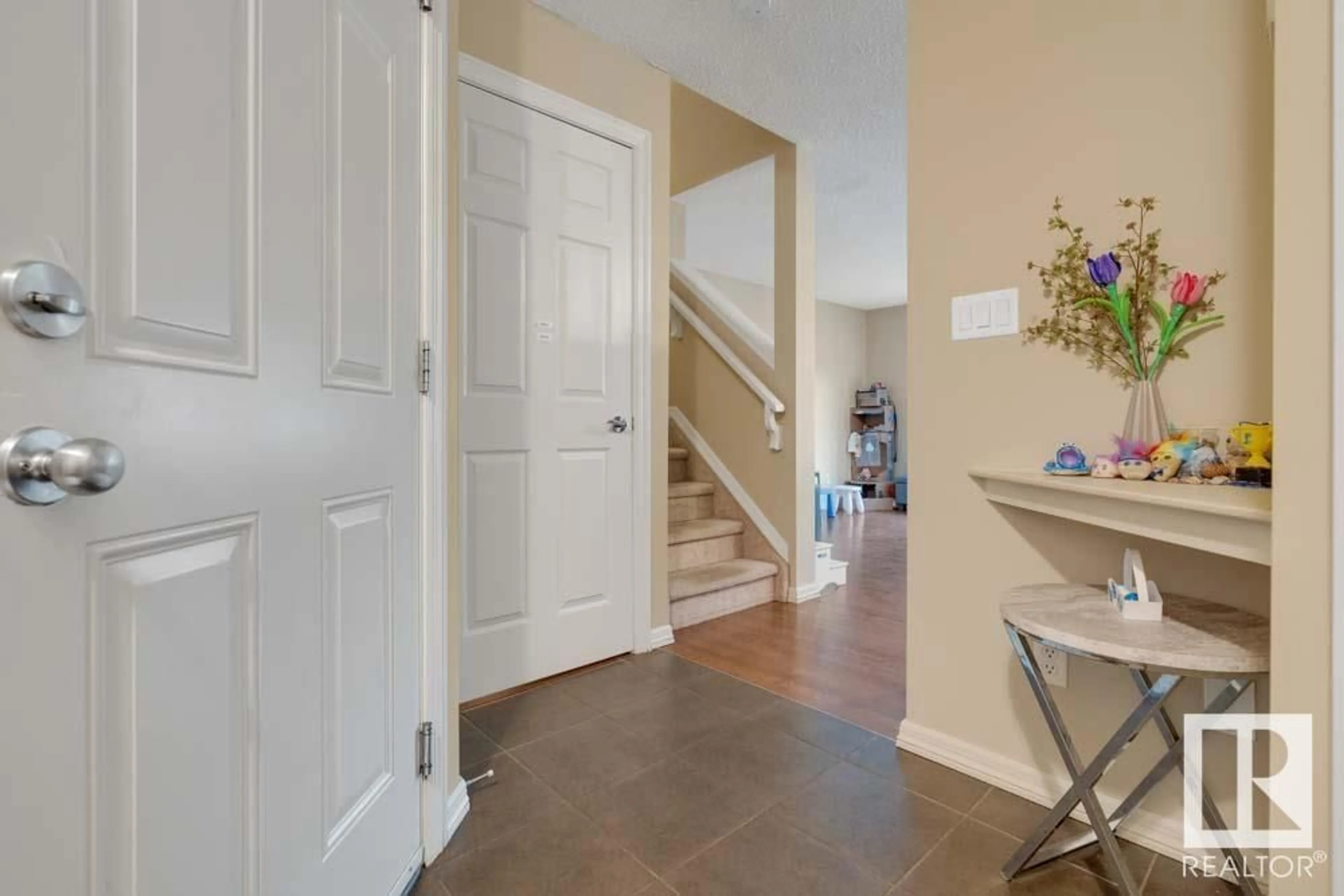 Indoor entryway for #4 - 1730 LEGER GATE, Edmonton Alberta T6R0R3