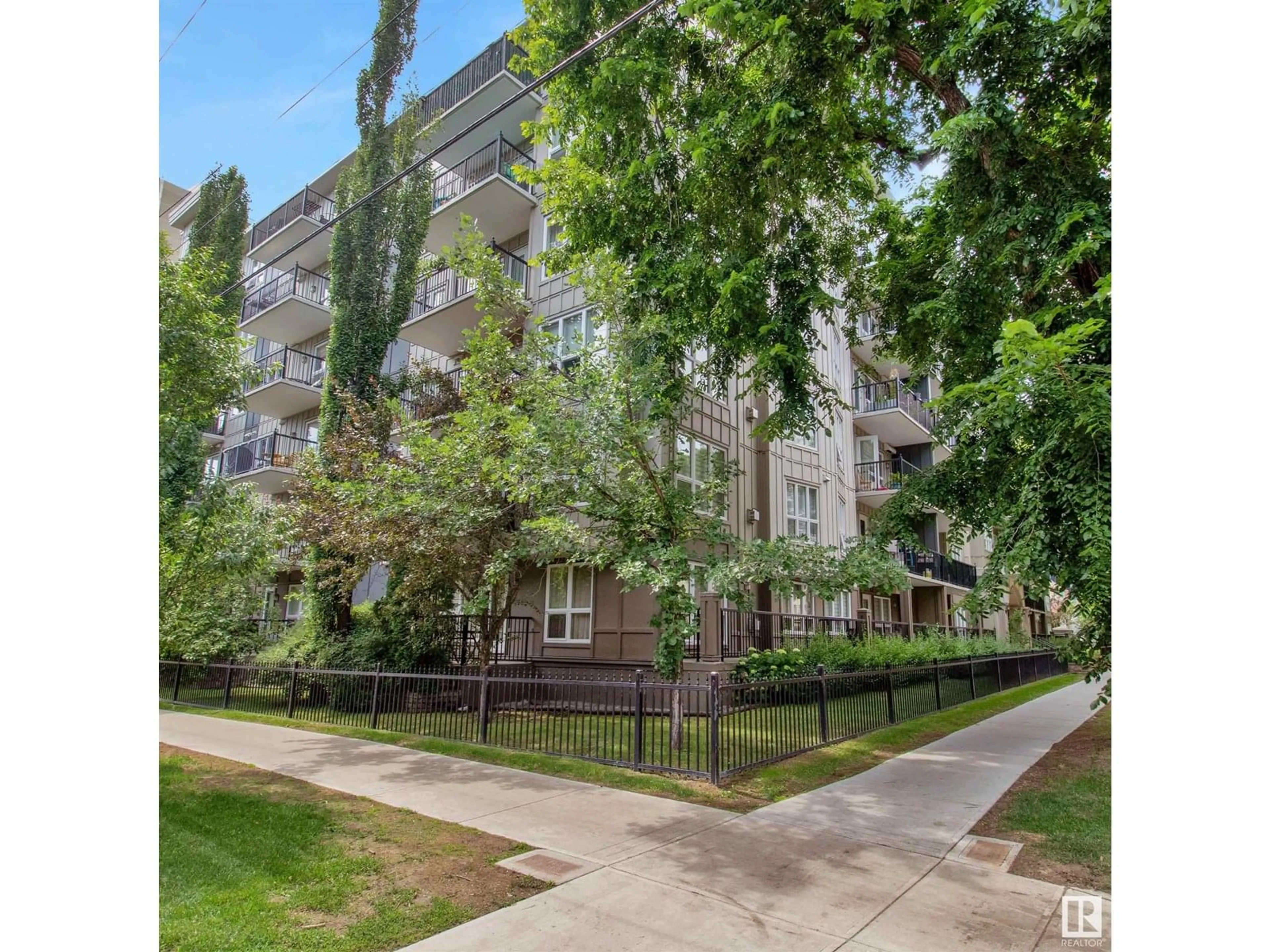 Patio, street for #305 - 11103 84 AV, Edmonton Alberta T6G2X4