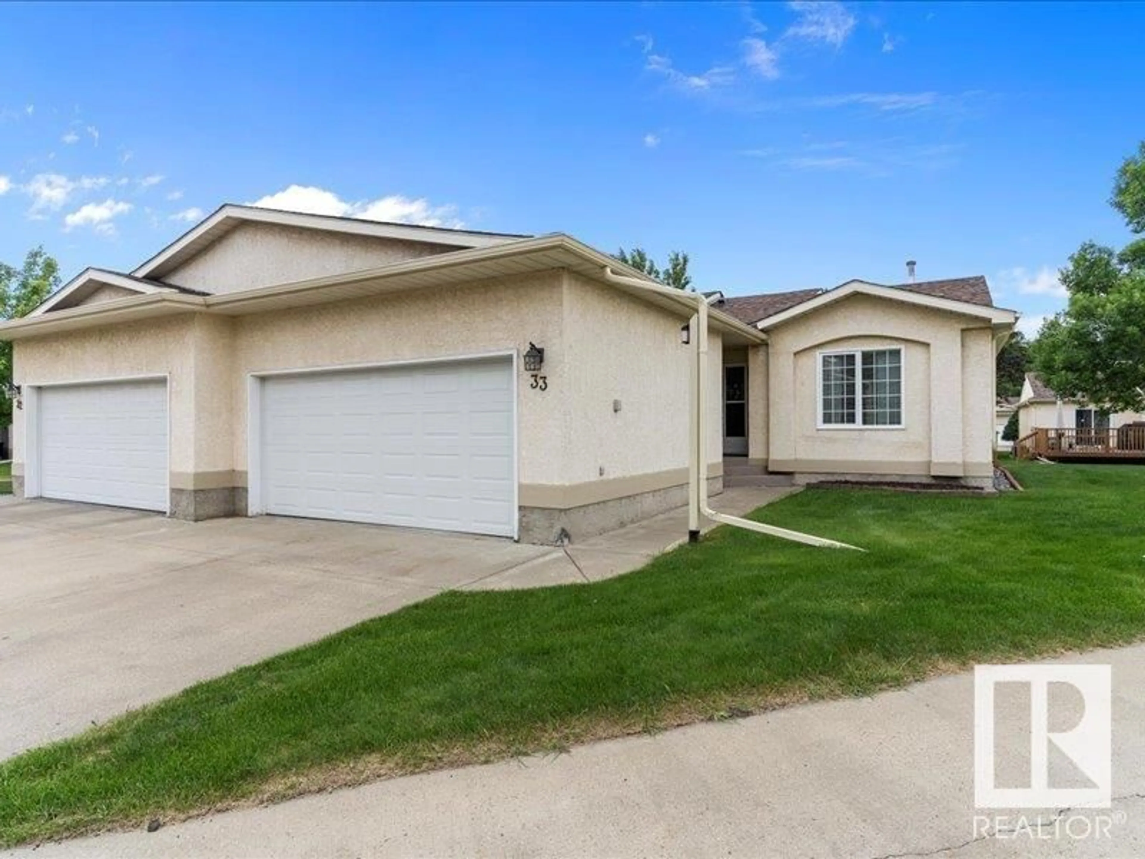 Home with vinyl exterior material, street for 10 - 33 GRANGE DR, St. Albert Alberta T8N5Z2