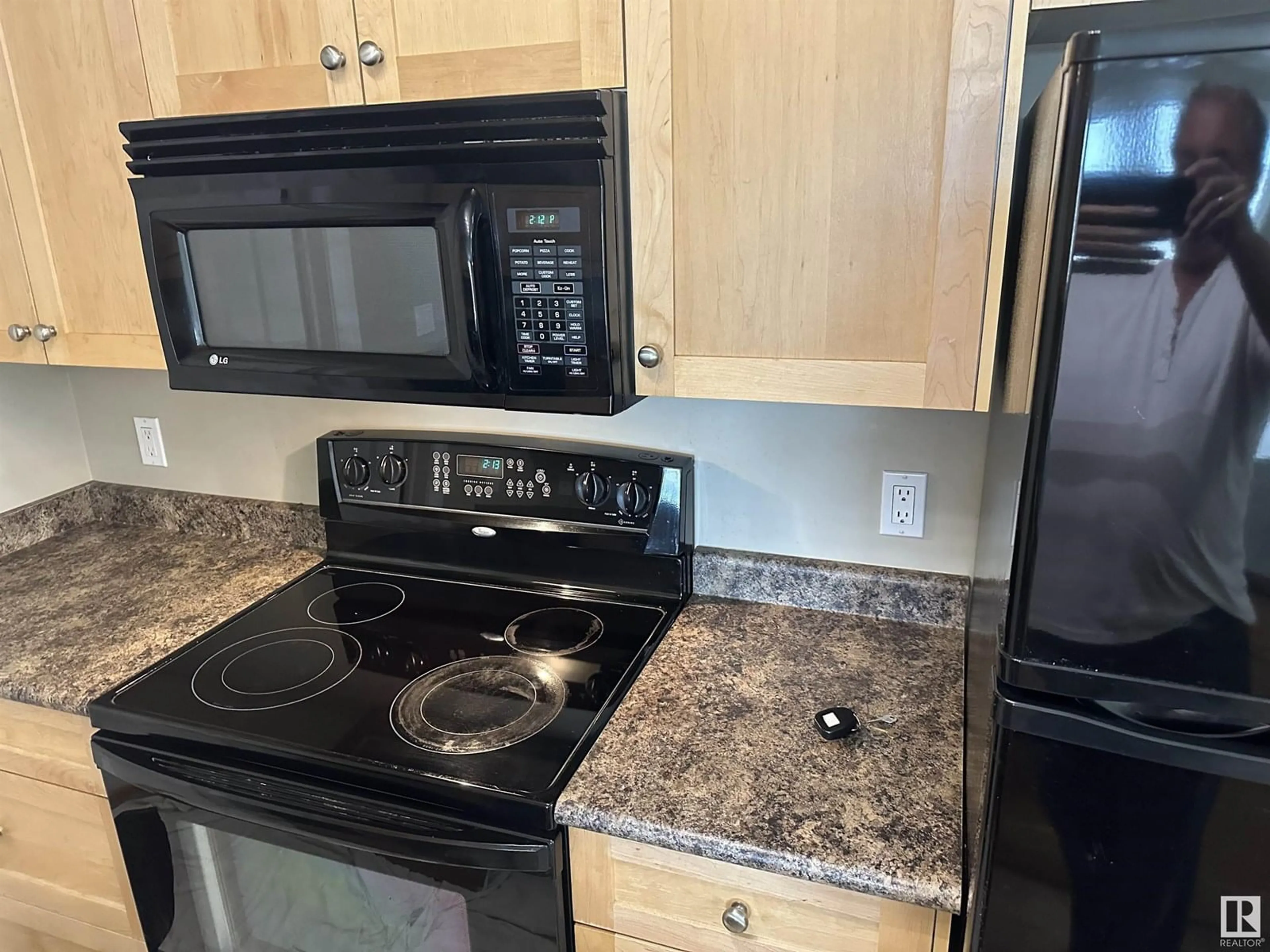 Standard kitchen, unknown for 313 13111 140 AV NW, Edmonton Alberta T6V0B1