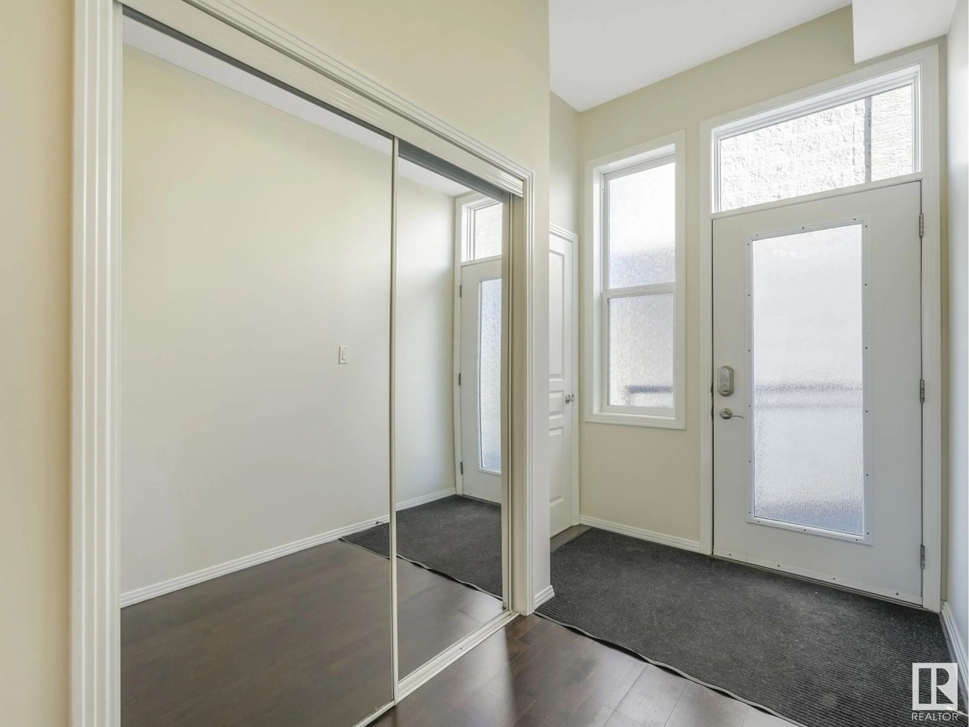 Indoor entryway for 716 10503 98 AV NW, Edmonton Alberta T5K0B2