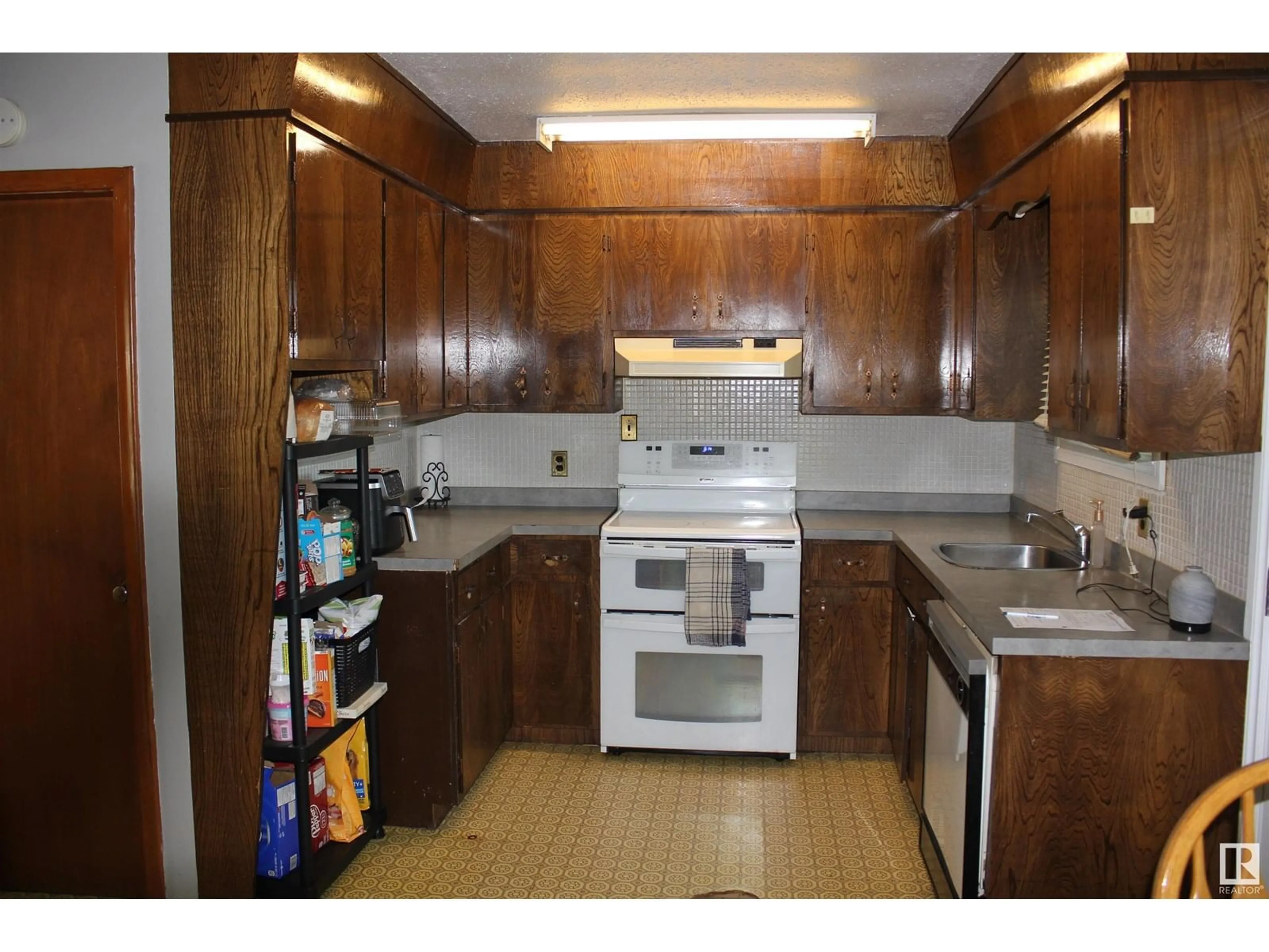 Standard kitchen, unknown for 4829 54 AV, Elk Point Alberta T0A1A0