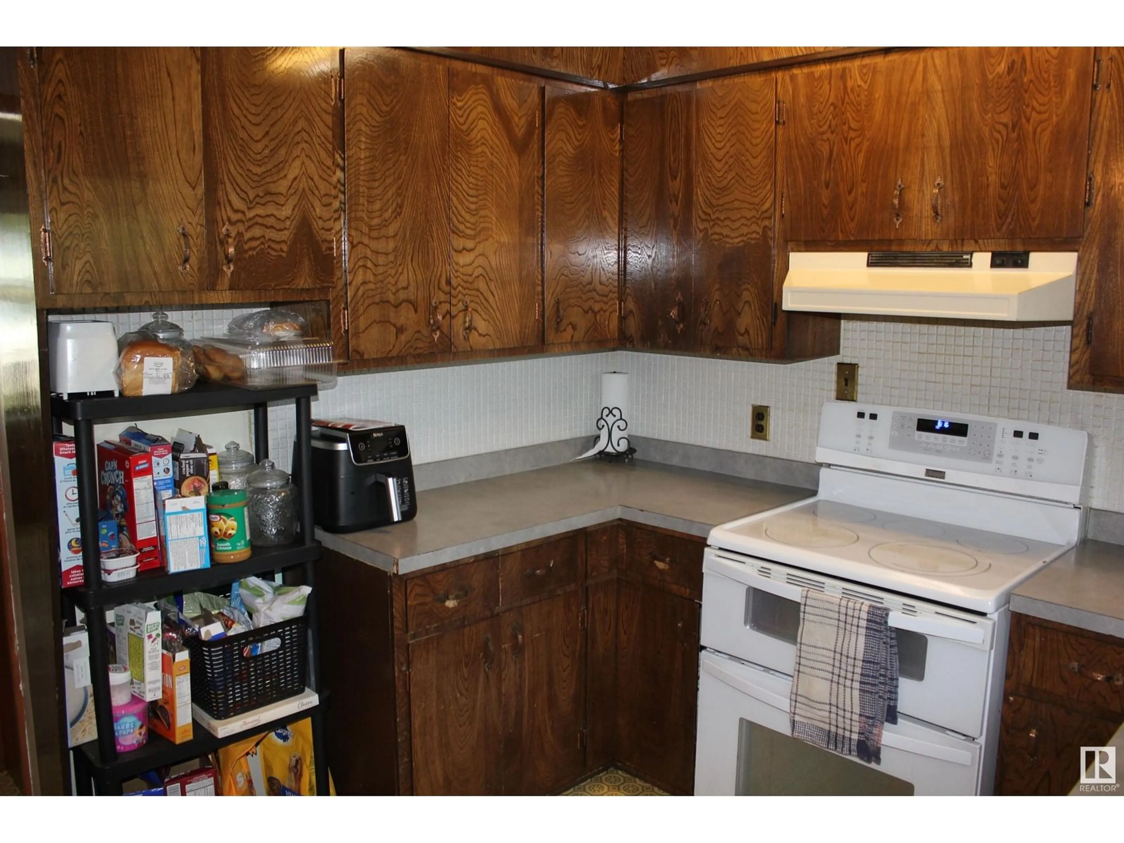 Standard kitchen, unknown for 4829 54 AV, Elk Point Alberta T0A1A0