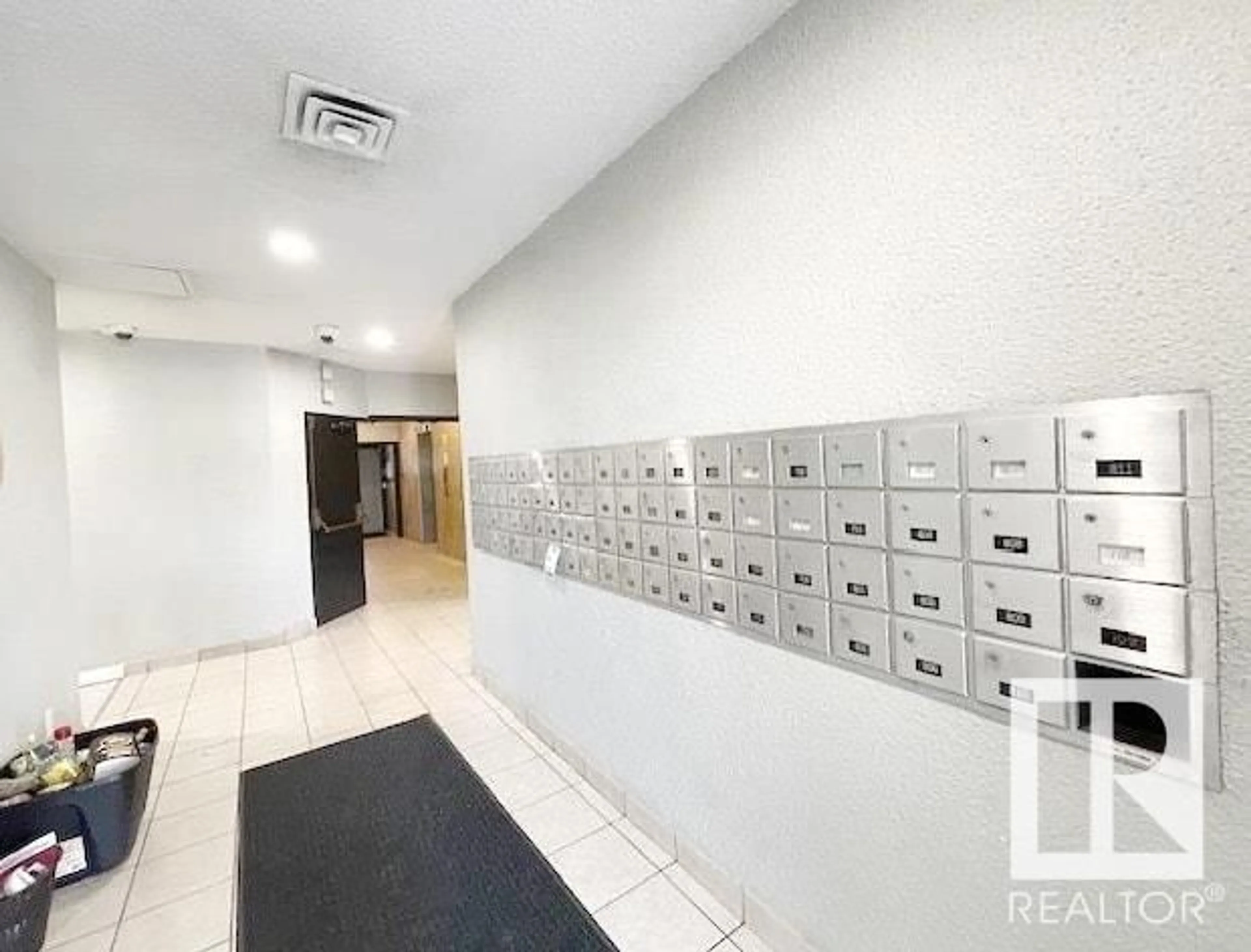Indoor foyer for 701 - 12831 66 ST NW, Edmonton Alberta T5C0A4