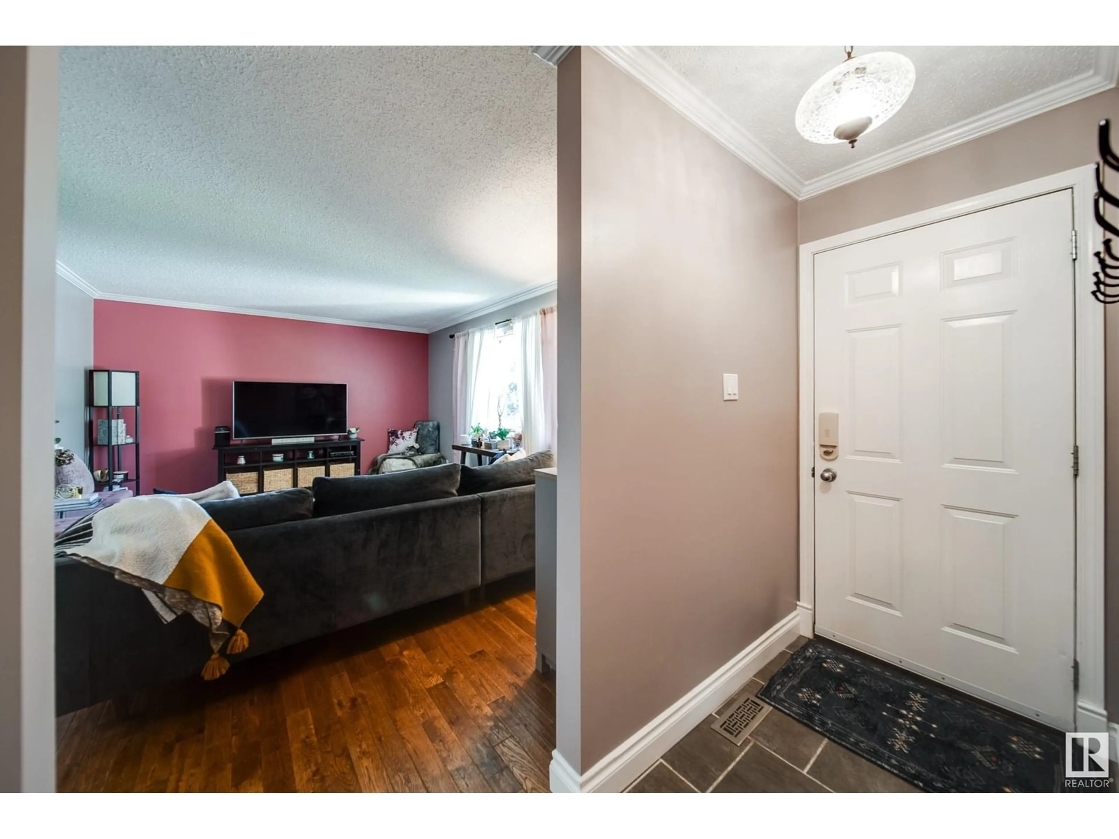 Indoor entryway for 17111 110 ST, Edmonton Alberta T5X3B4