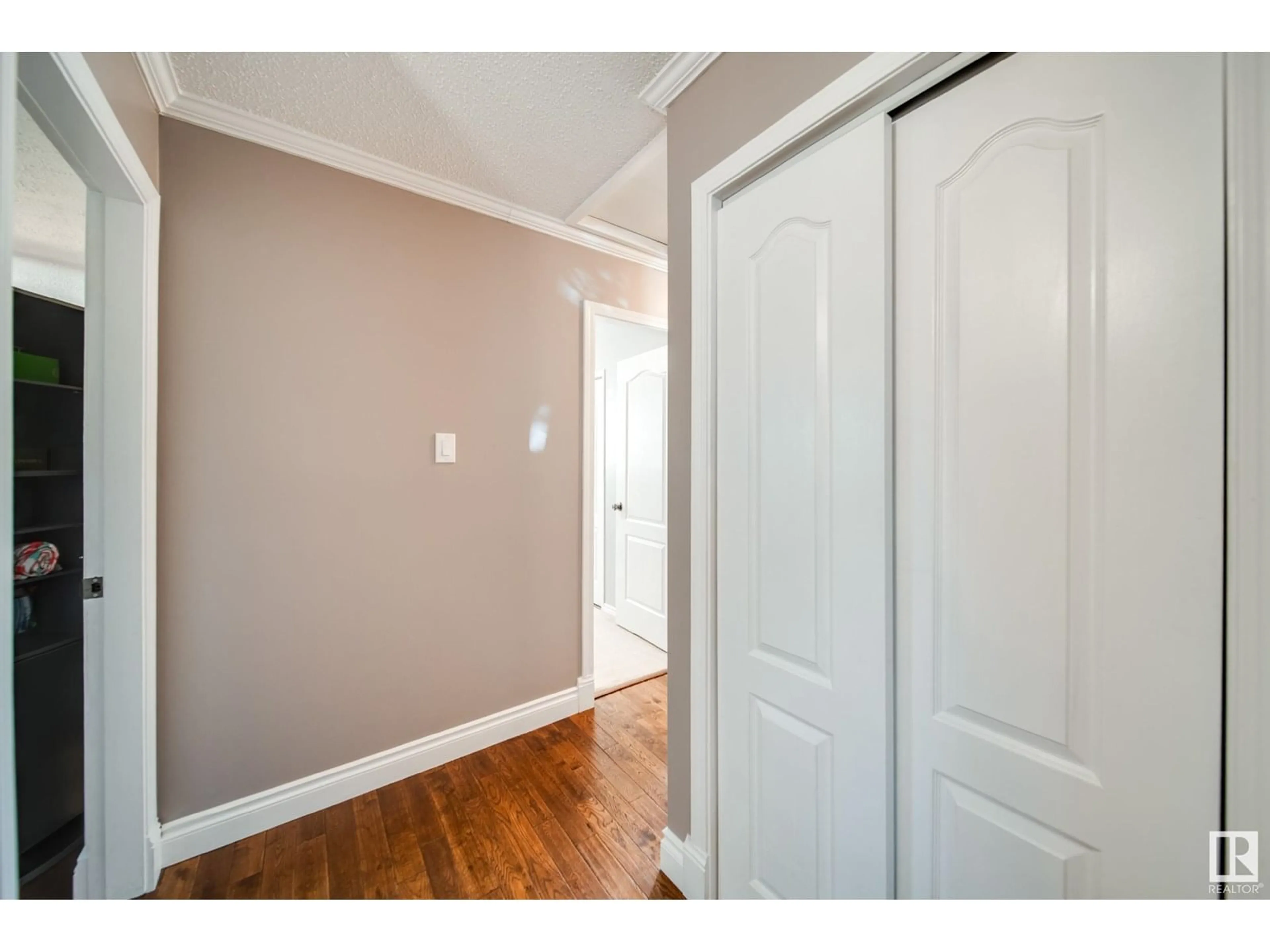 Indoor entryway for 17111 110 ST, Edmonton Alberta T5X3B4