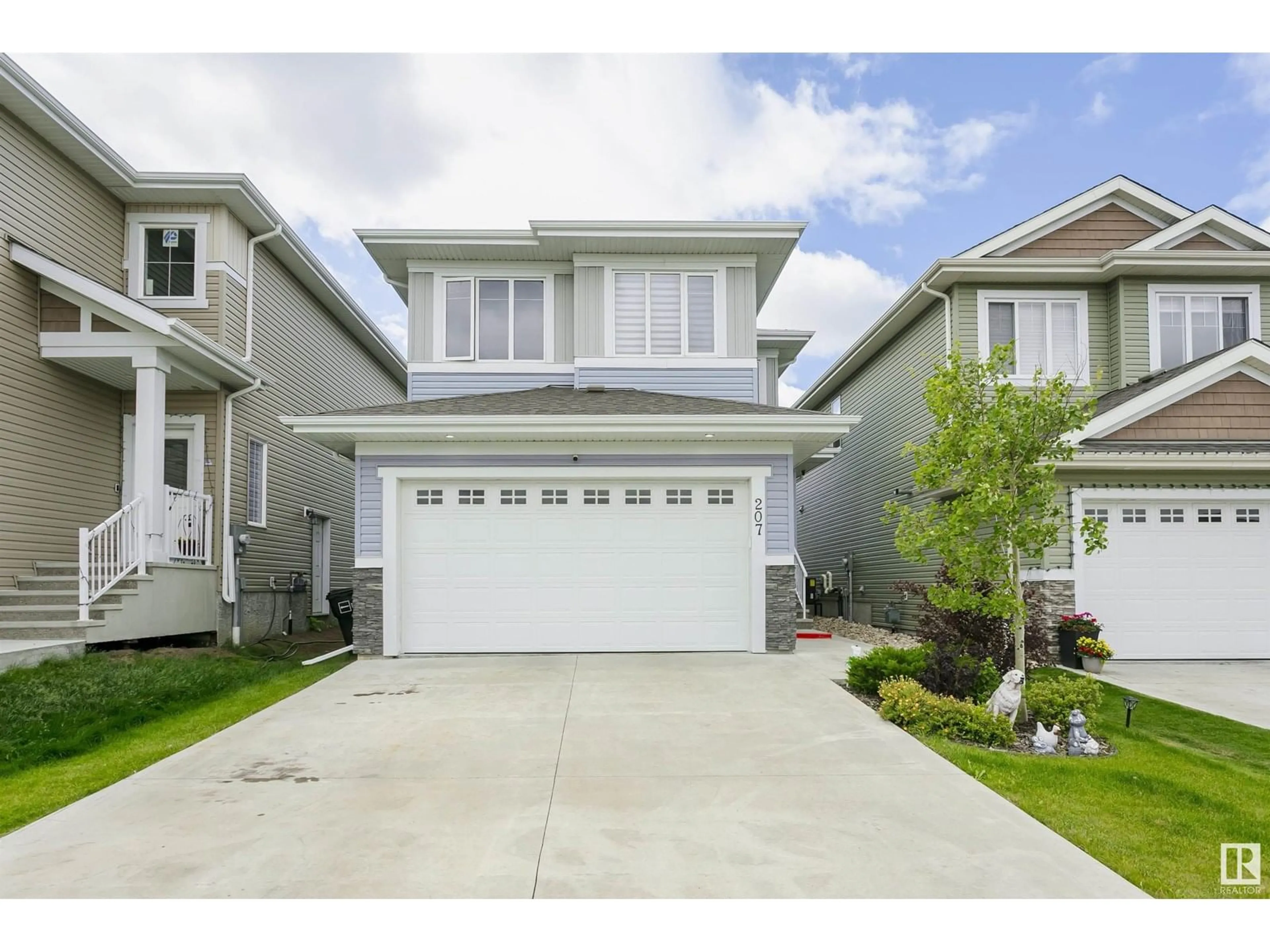 Home with vinyl exterior material, street for 207 42 AV, Edmonton Alberta T6T2C8