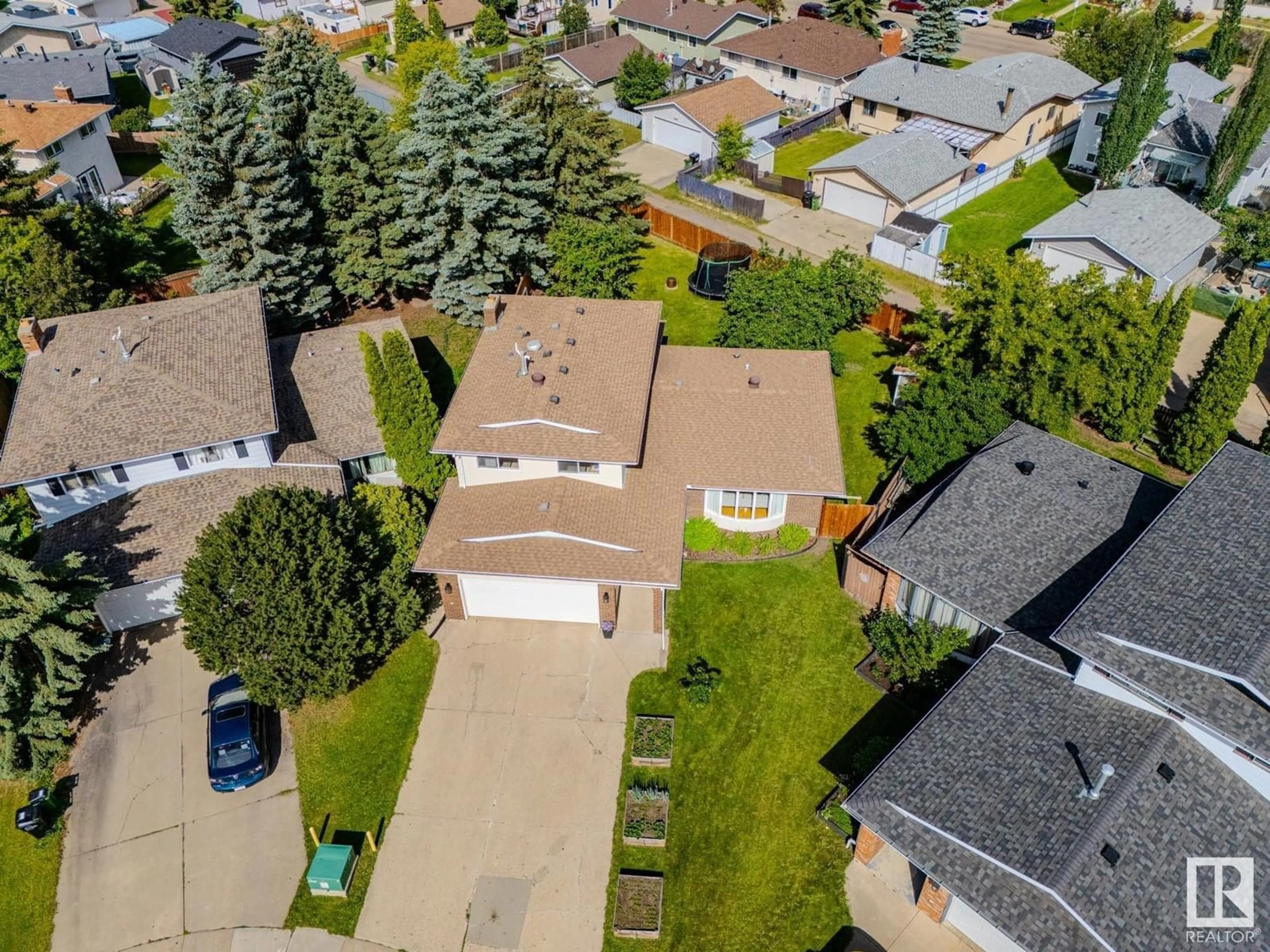 A pic from outside/outdoor area/front of a property/back of a property/a pic from drone, street for 2444 78 ST, Edmonton Alberta T6K3W4