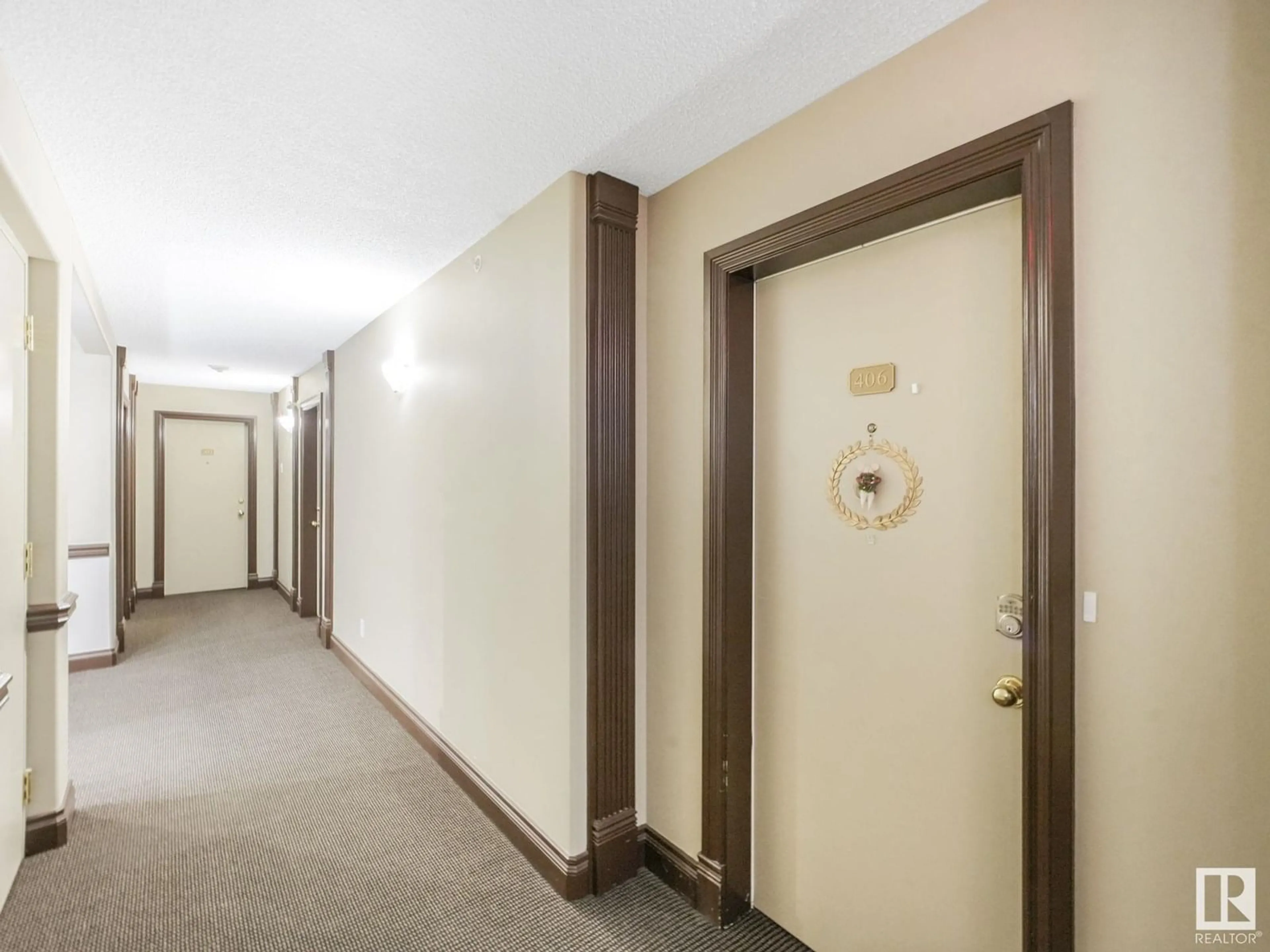 Indoor foyer for #406 - 10208 120 ST NW, Edmonton Alberta T5K2W2