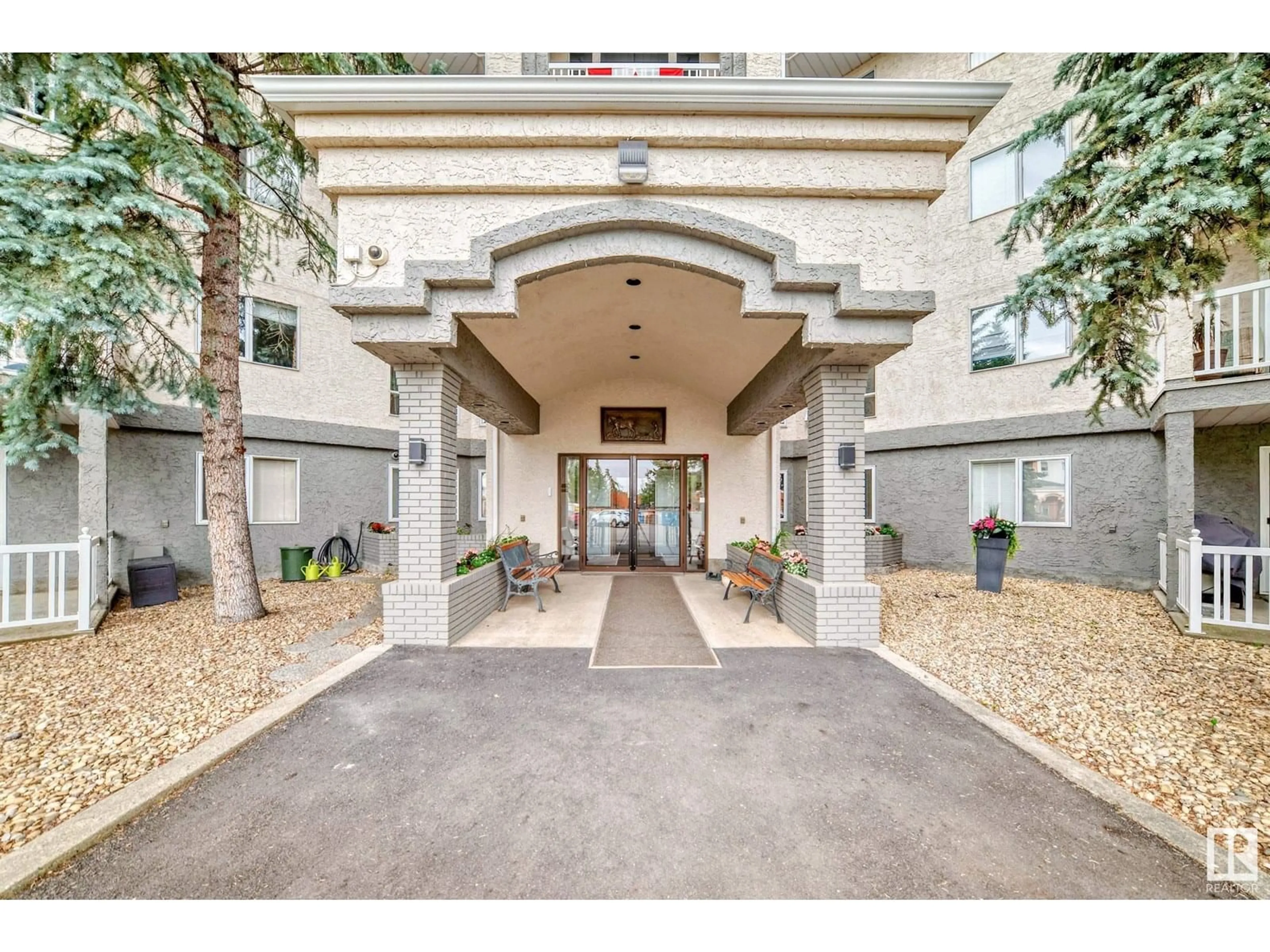 Indoor foyer for #211 - 10915 21 AV, Edmonton Alberta T6J6X2