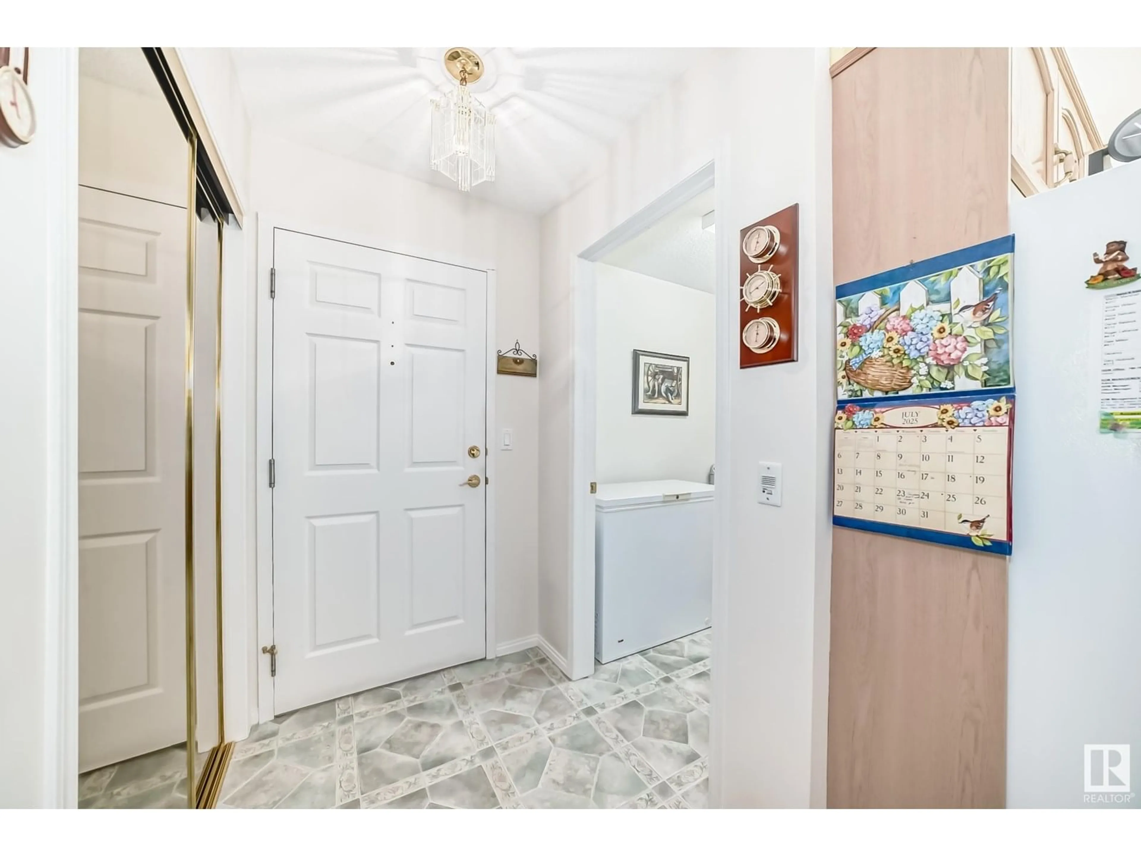 Indoor entryway for #211 - 10915 21 AV, Edmonton Alberta T6J6X2