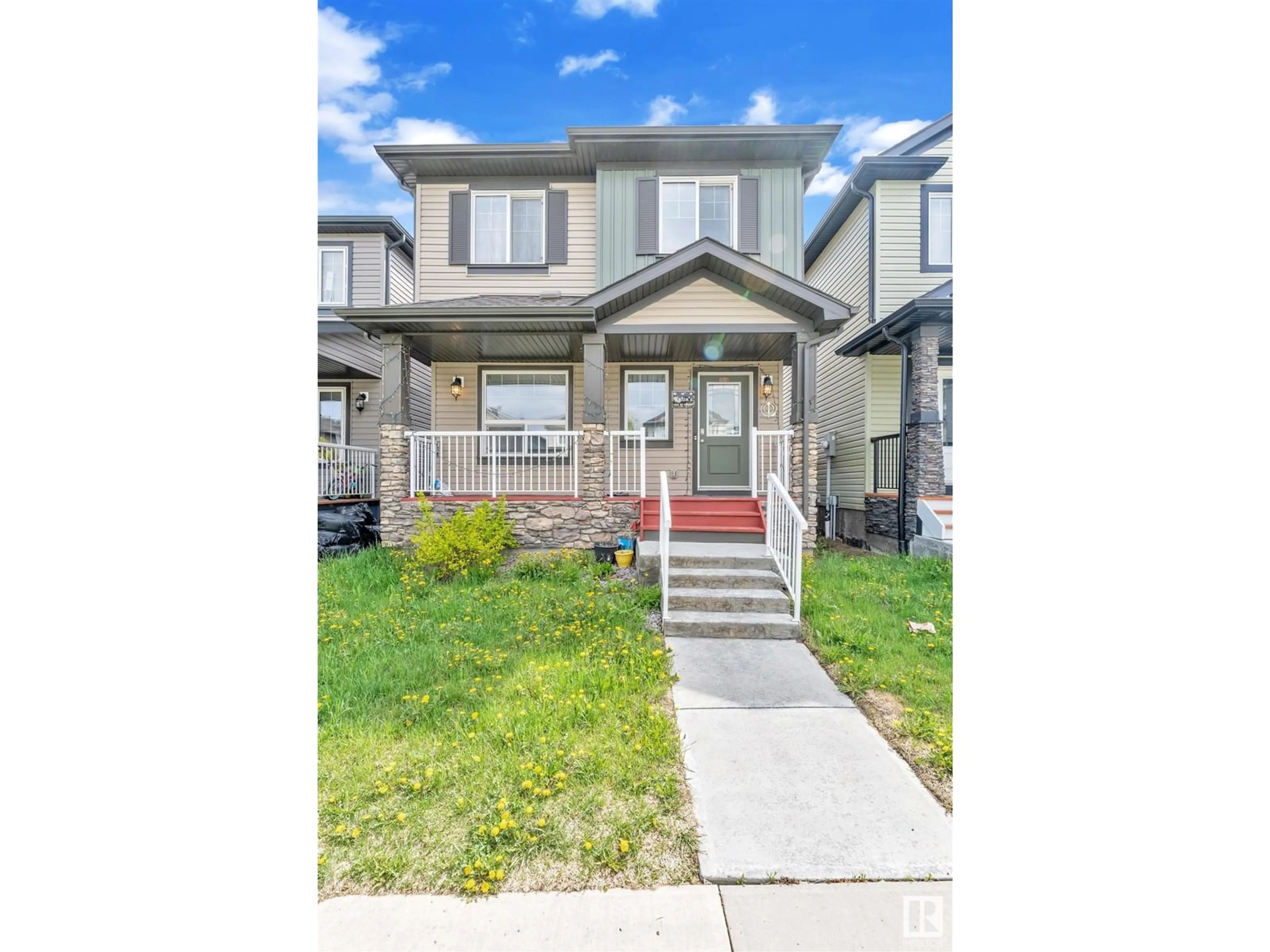 Home with vinyl exterior material, street for 1531 22 STREET ST, Edmonton Alberta T6T2B8
