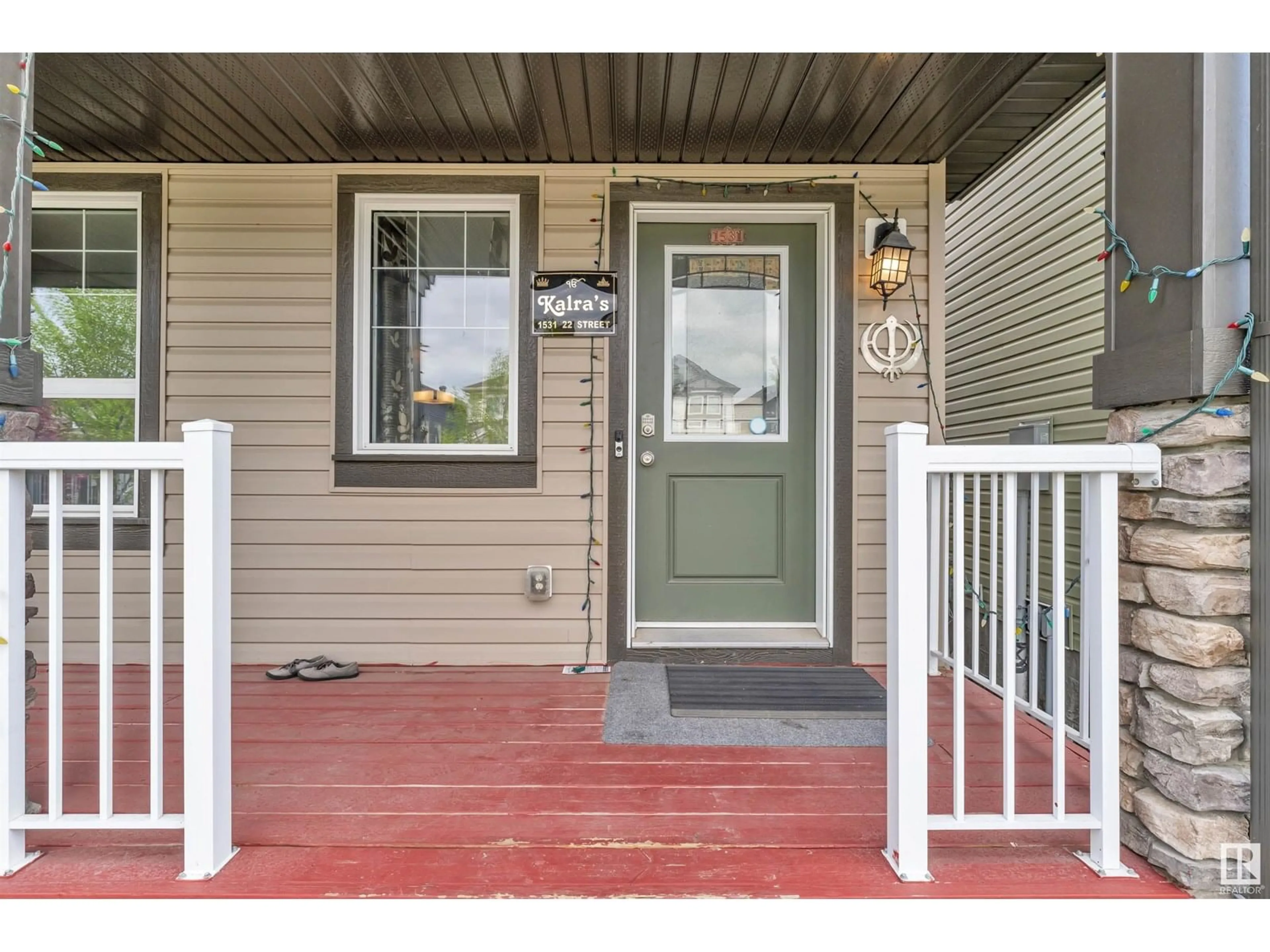 Indoor entryway for 1531 22 STREET ST, Edmonton Alberta T6T2B8