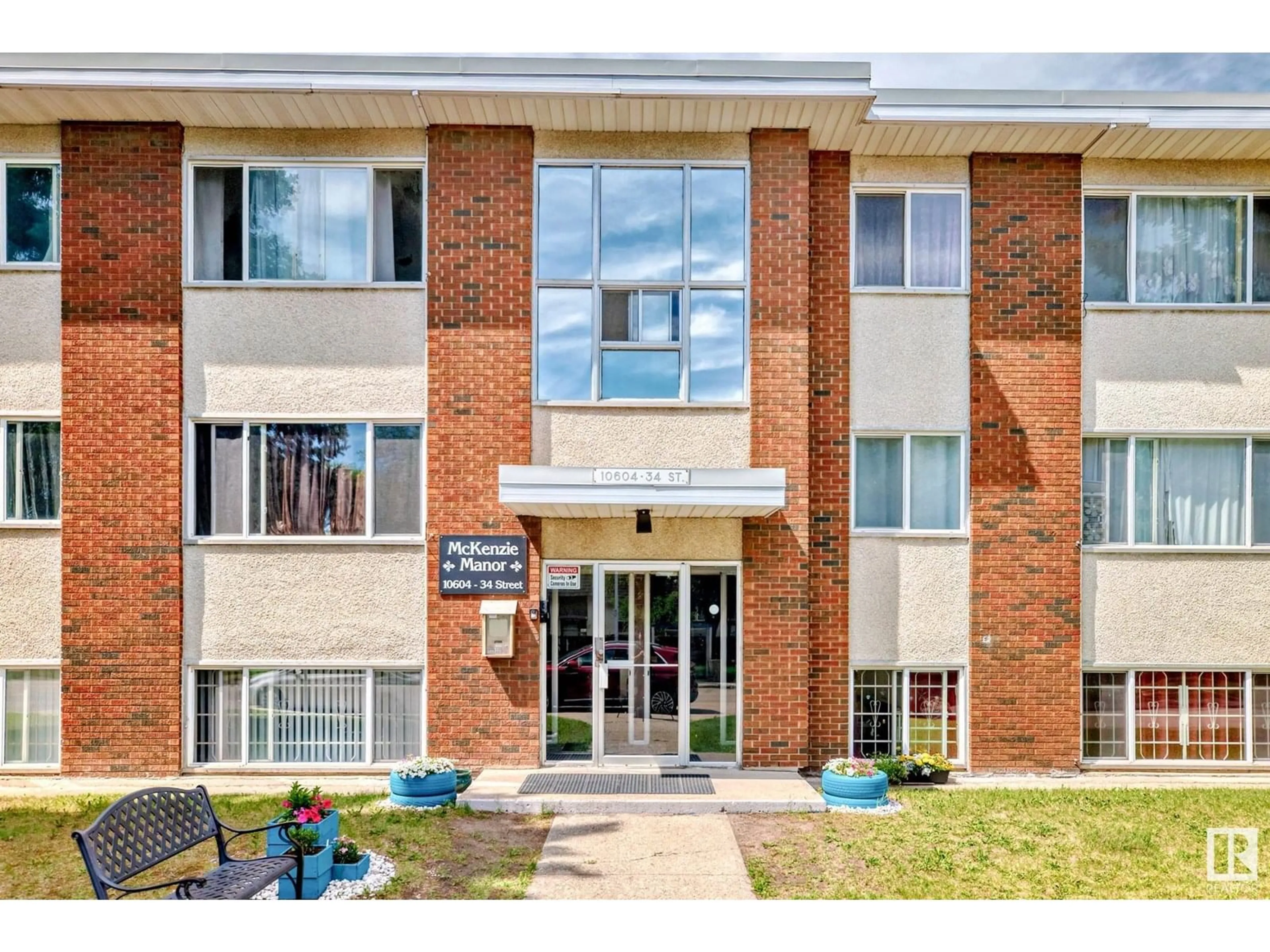 Indoor foyer for #202 - 10604 34 ST, Edmonton Alberta T5W1Y2