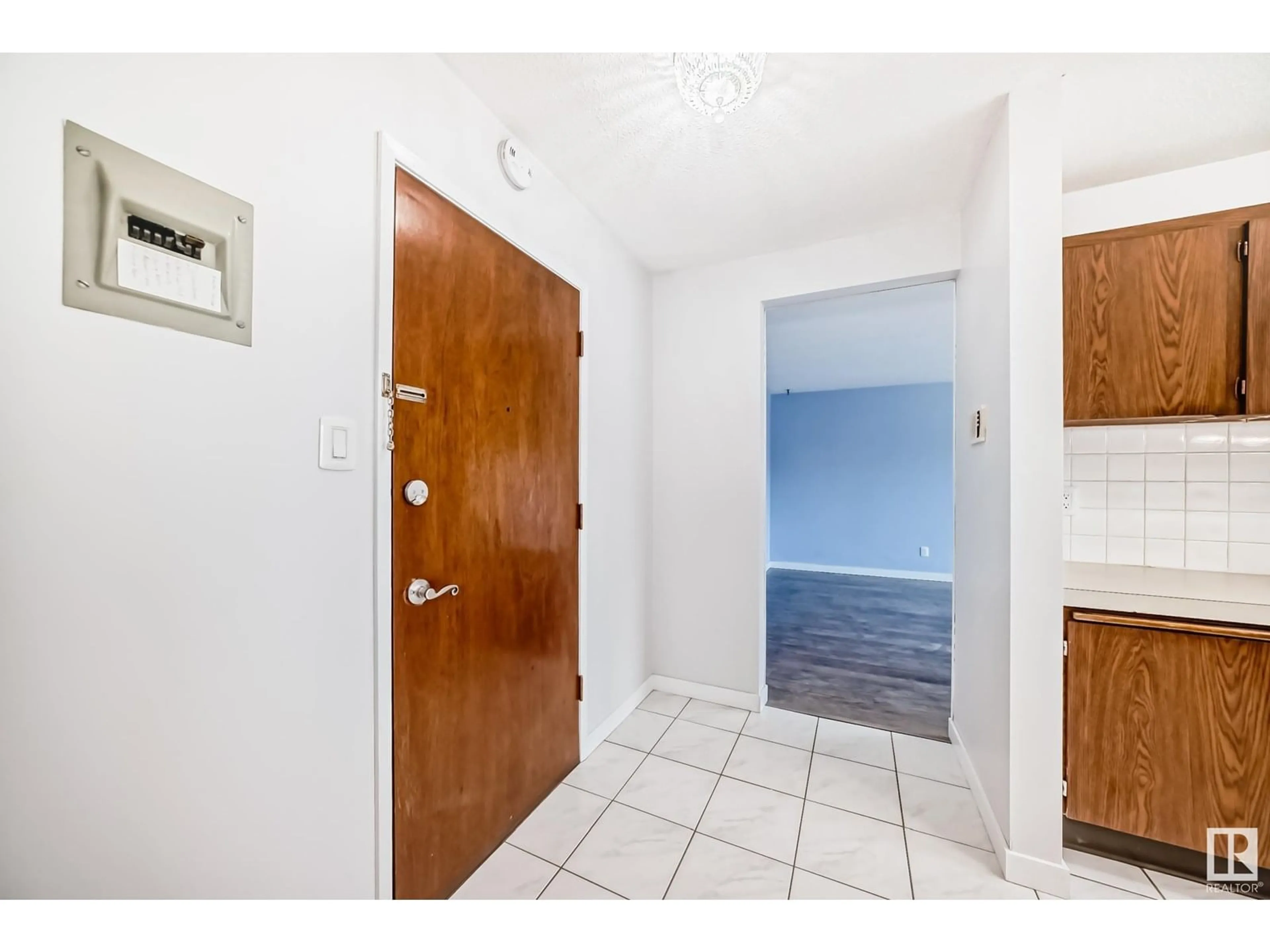Indoor entryway for #202 - 10604 34 ST, Edmonton Alberta T5W1Y2