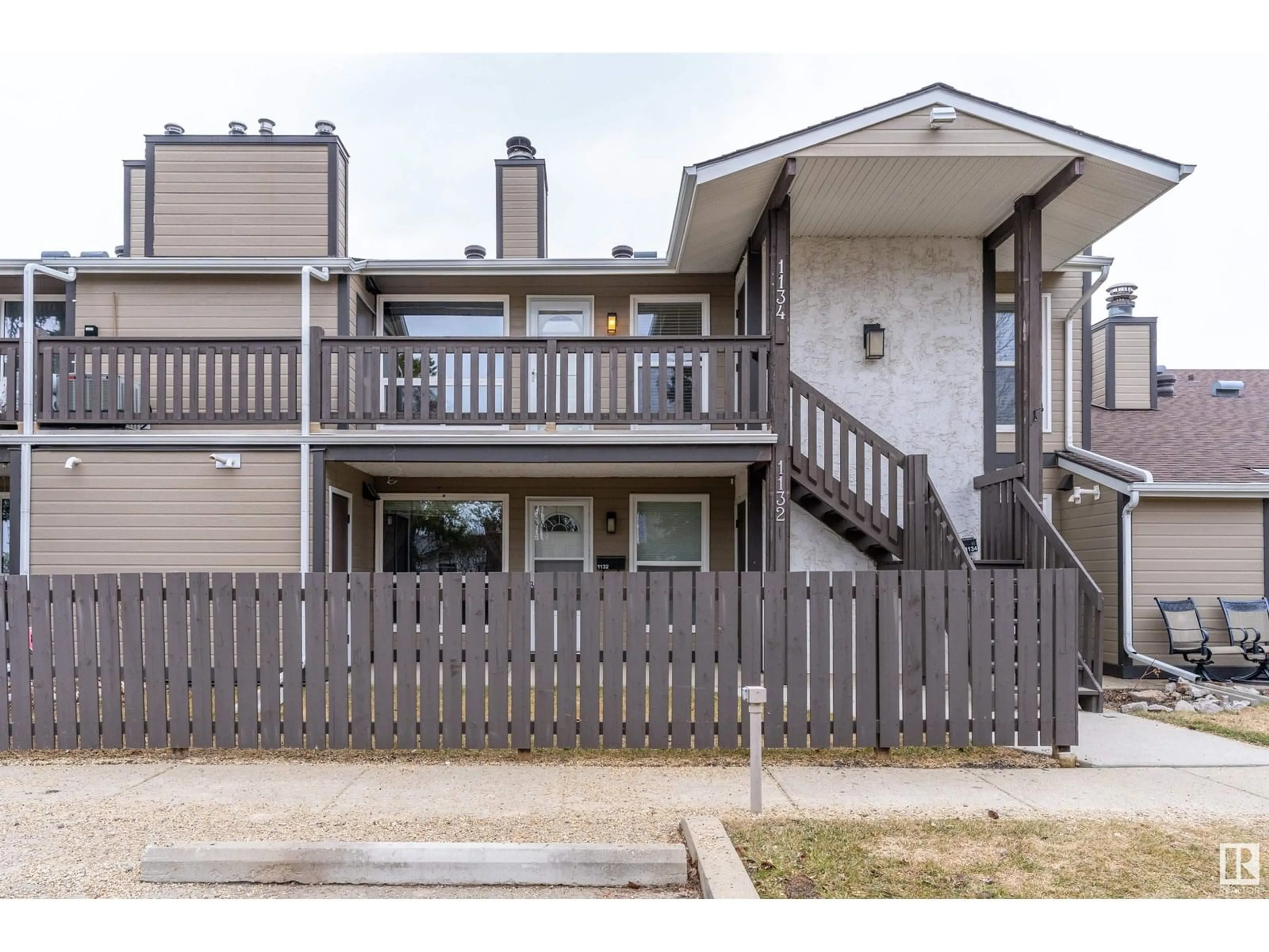 Home with vinyl exterior material, street for 1134 SADDLEBACK RD, Edmonton Alberta T6J4Z4