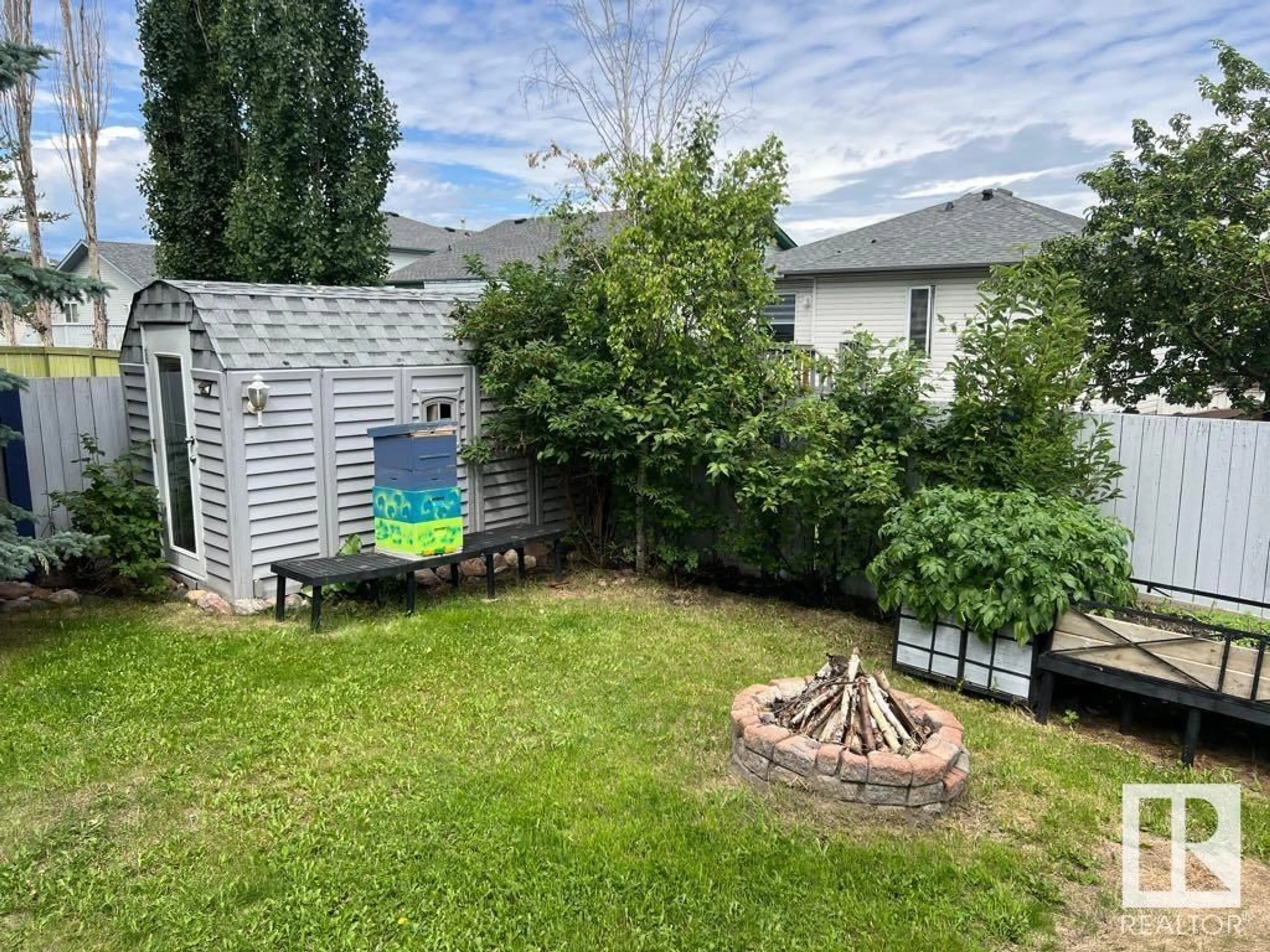 A pic from outside/outdoor area/front of a property/back of a property/a pic from drone, unknown for 316 WILD ROSE WY, Edmonton Alberta T6T1M7